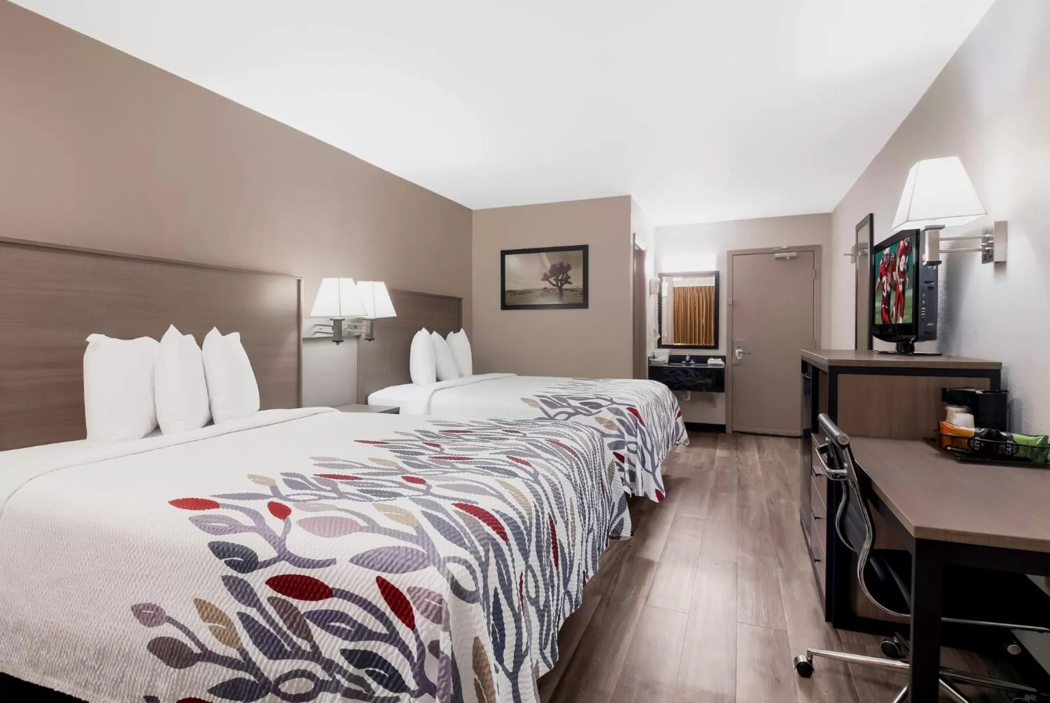 Bedroom, Bed in Red Roof Inn Chattanooga - Lookout Mountain