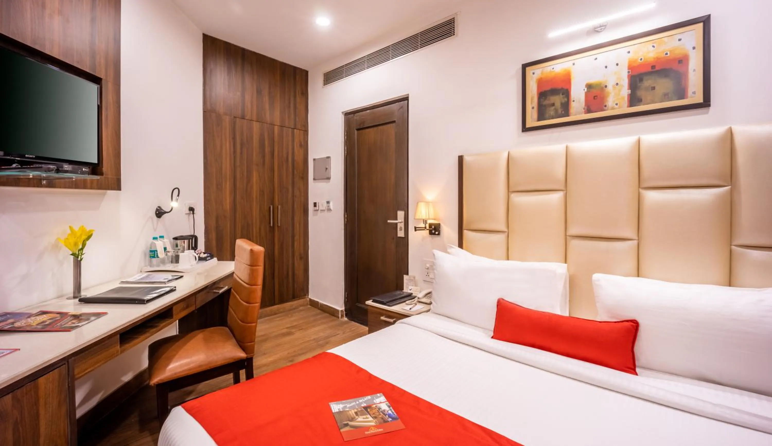 Photo of the whole room, Bed in Hotel Shanti Palace Mahipalpur