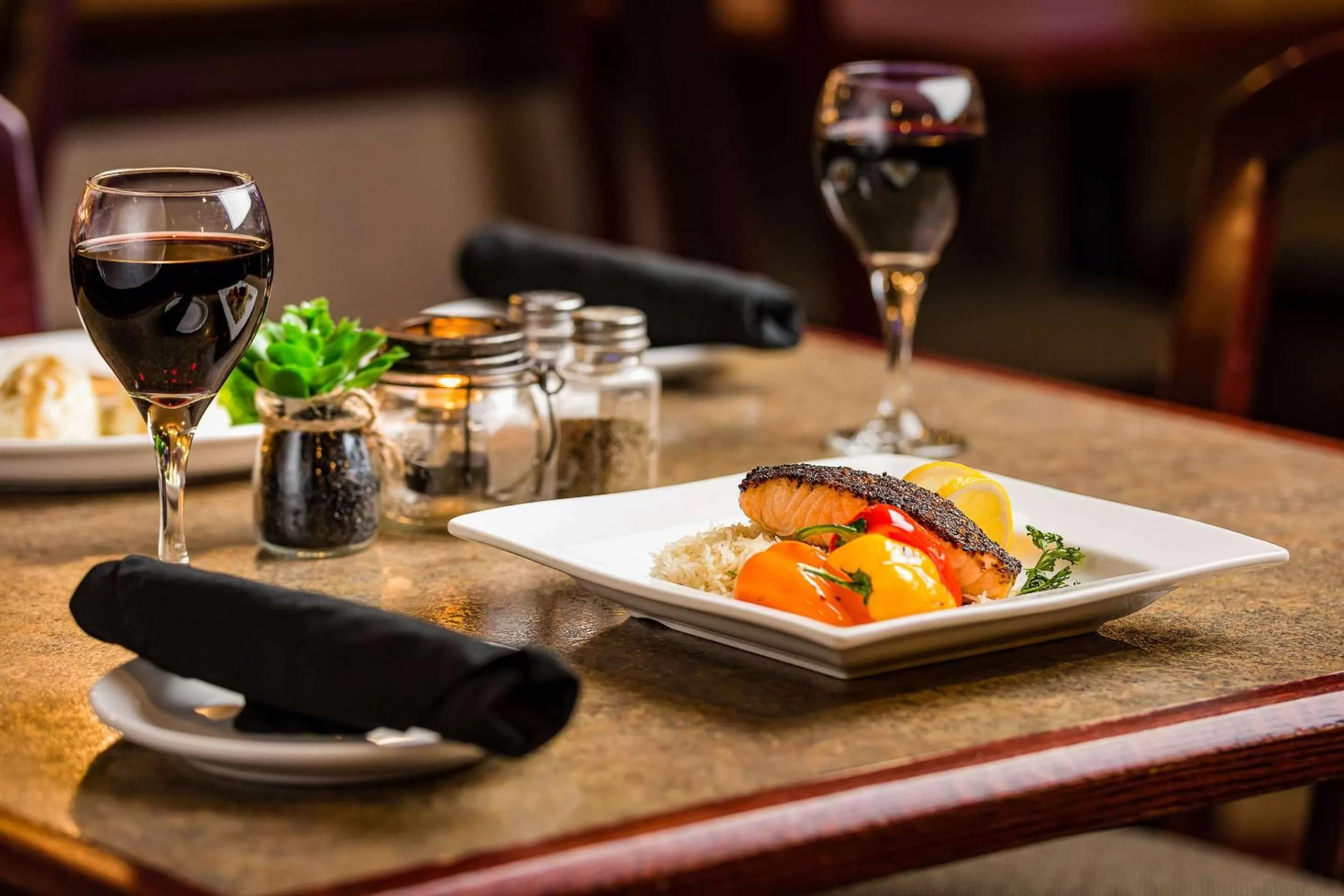 Restaurant/places to eat in Comfort Hotel Airport