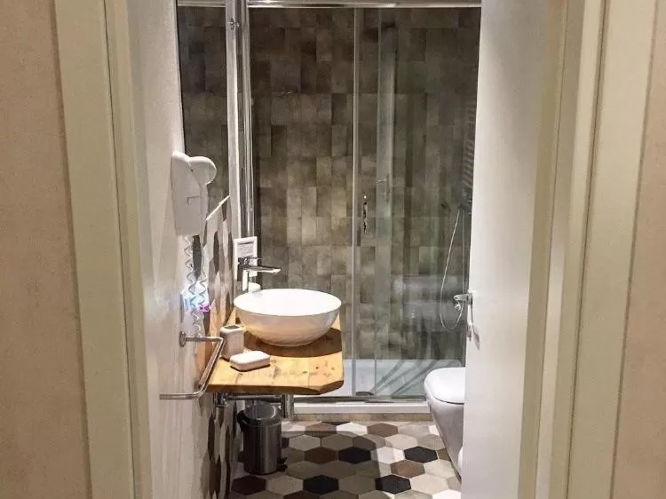 Bathroom in Vicoli di Napoli B&B