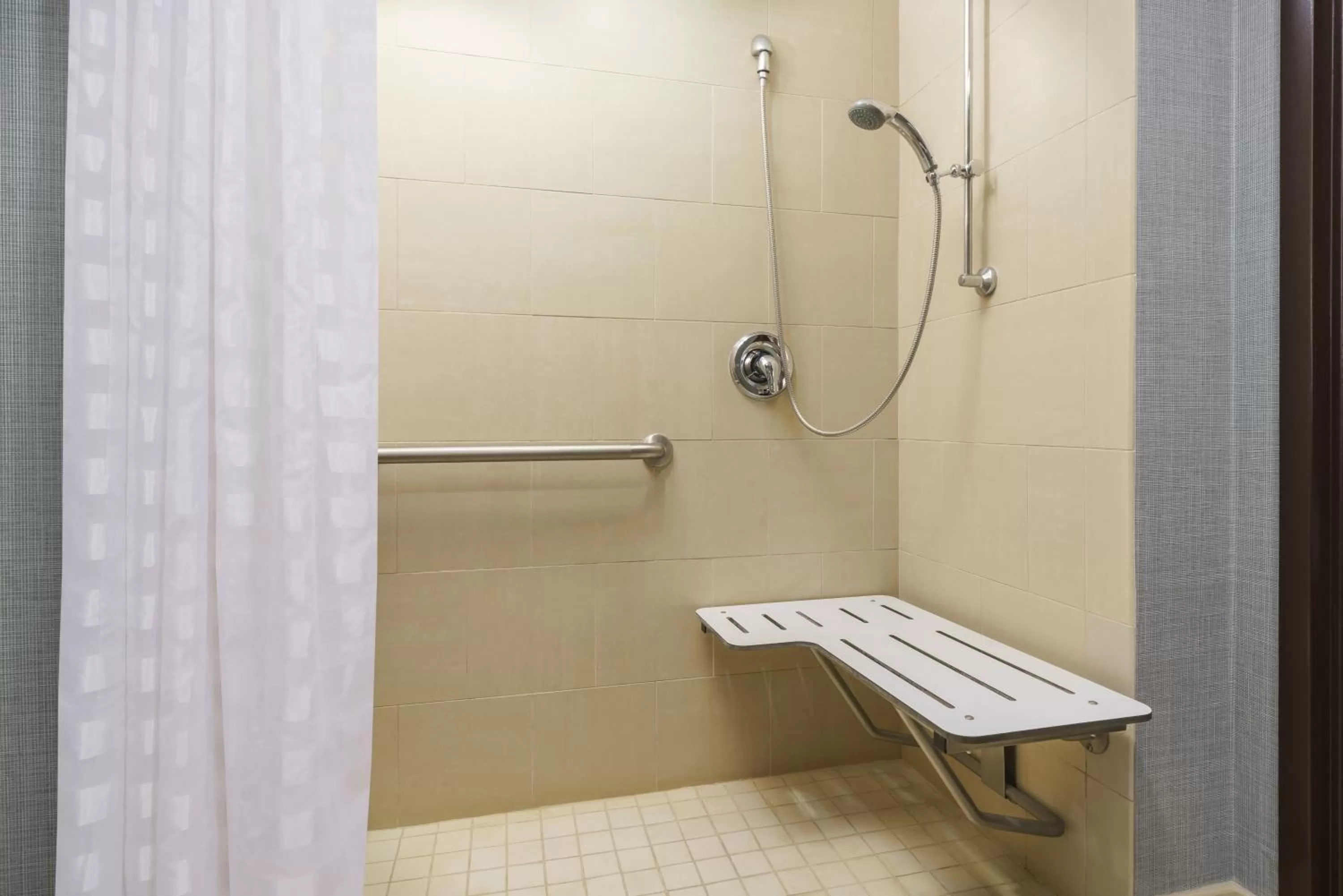 Queen Room with Two Queen Beds and Roll-In Shower - Disability Access in Hyatt Place Fort Lauderdale Airport/Cruise Port