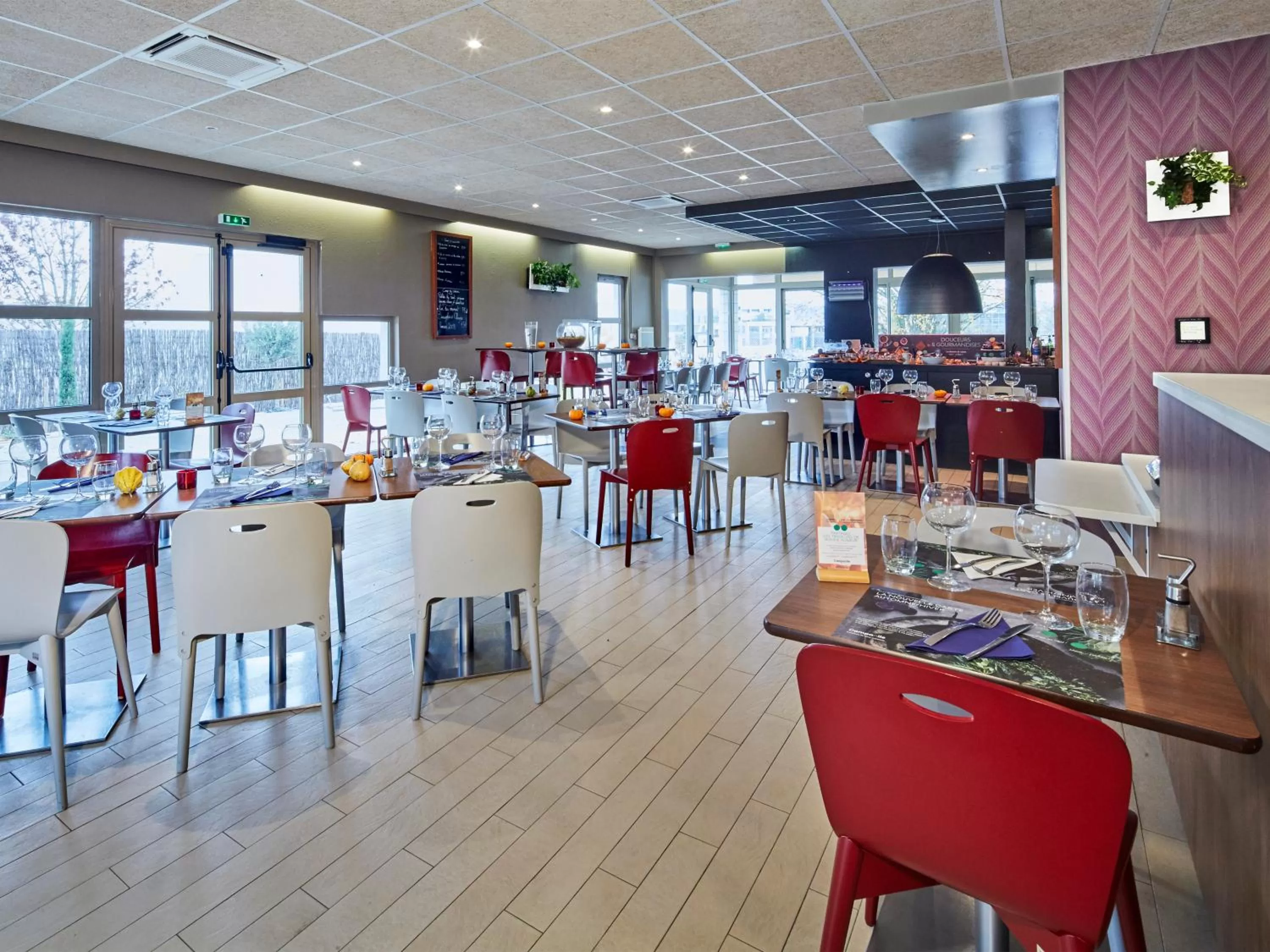 Restaurant/places to eat in Campanile Dijon Nord - Toison D'or