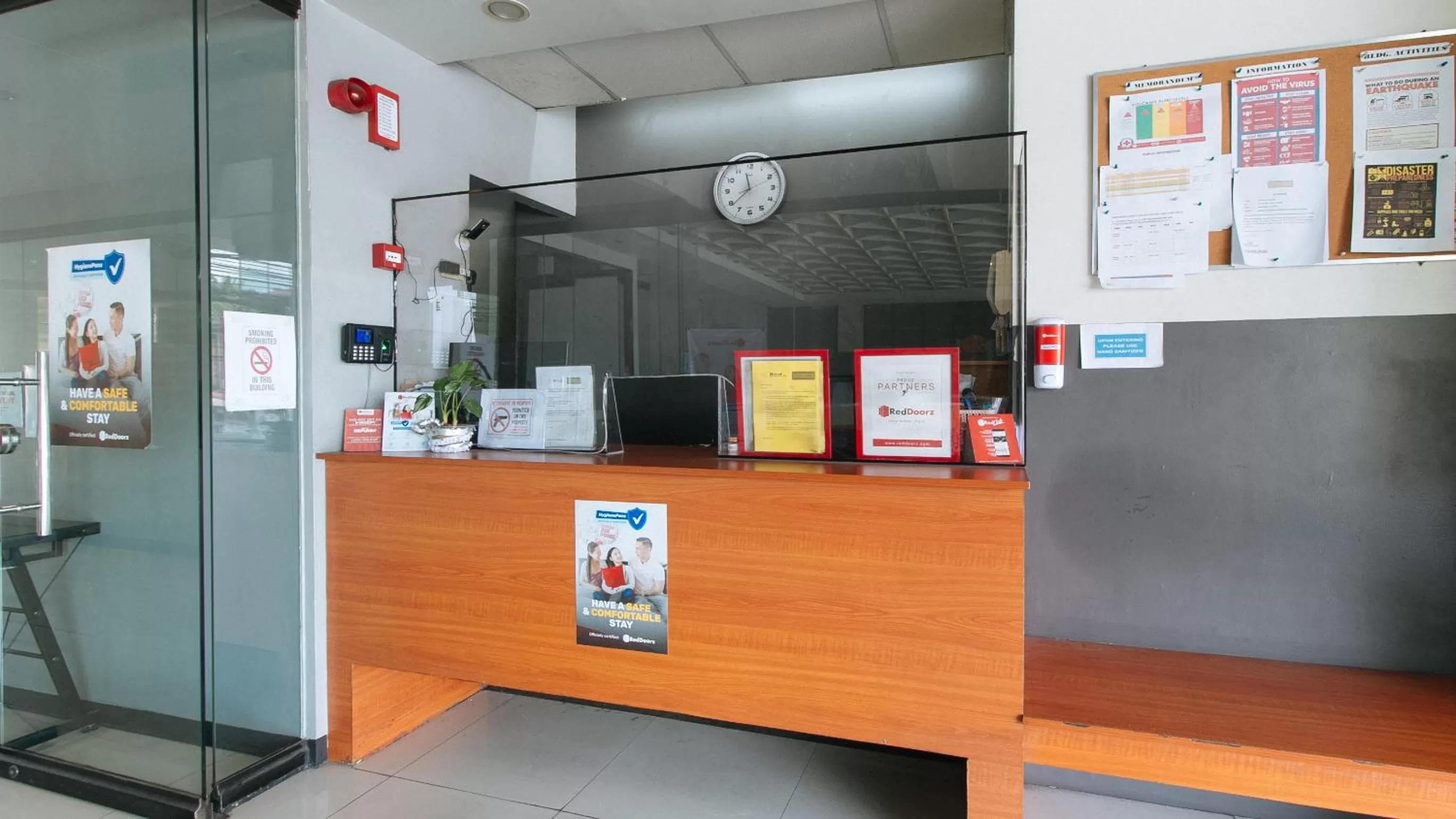 Lobby or reception in RedDoorz Plus at Kamuning Quezon City