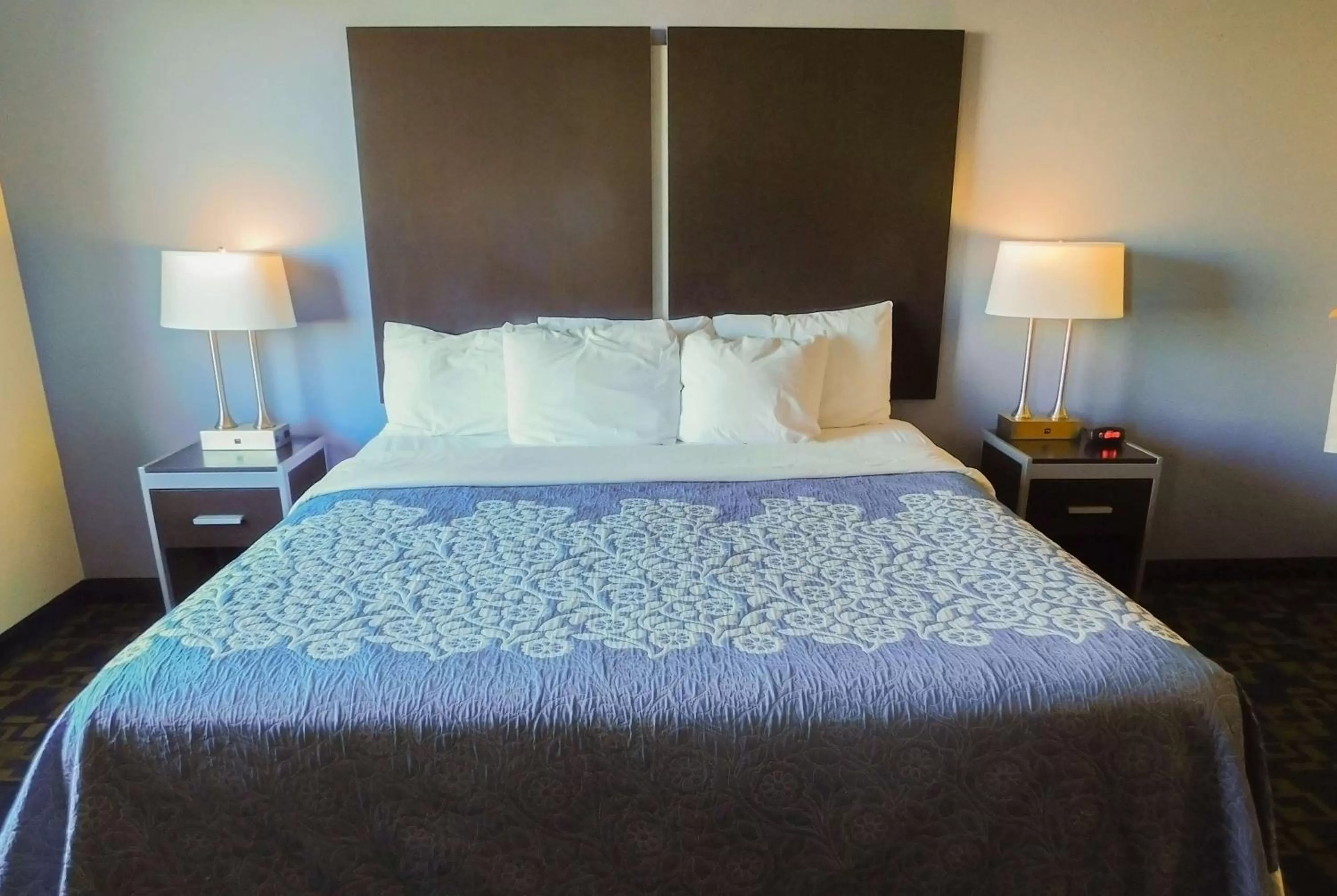 Photo of the whole room, Bed in Days Inn & Suites by Wyndham Pocahontas