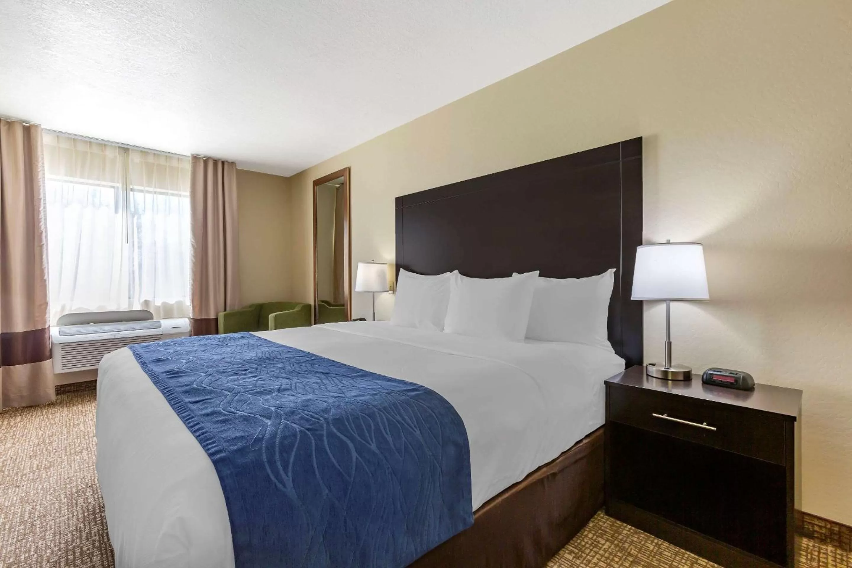 Photo of the whole room, Bed in Comfort Inn & Suites Surprise Near Sun City West