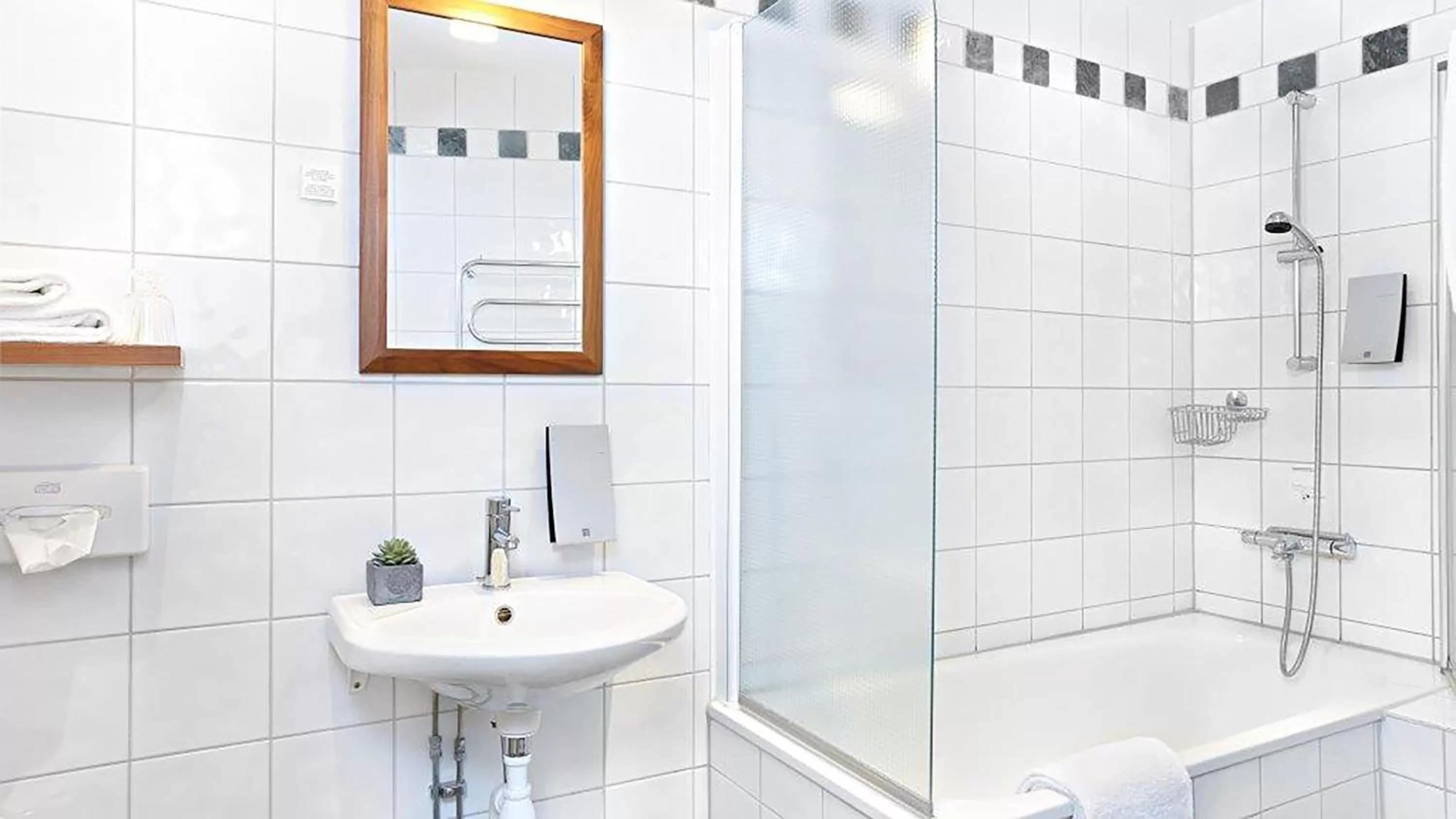 Toilet in Home Hotel Temperance