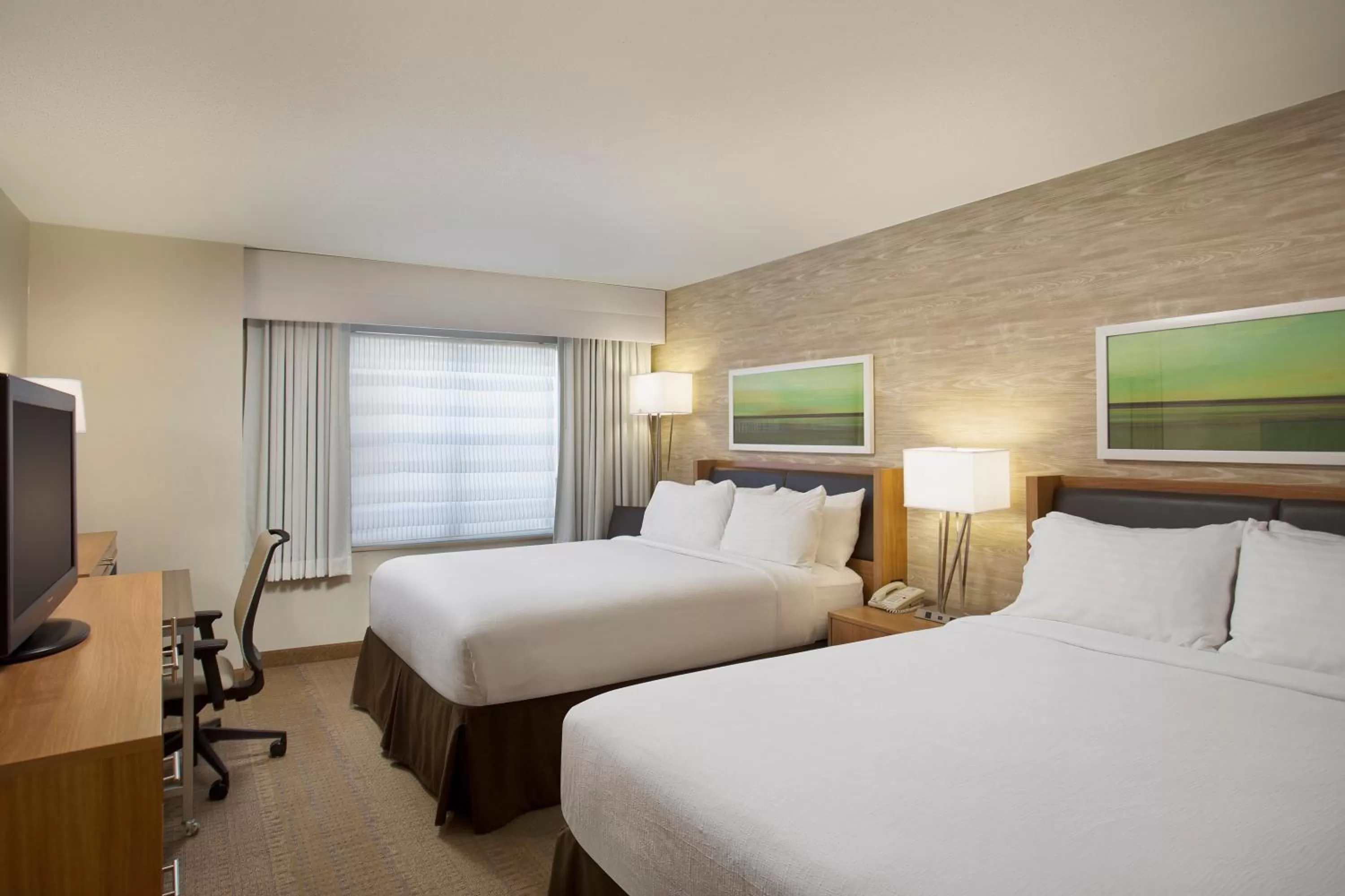 Photo of the whole room, Bed in Holiday Inn Grand Rapids-Airport by IHG