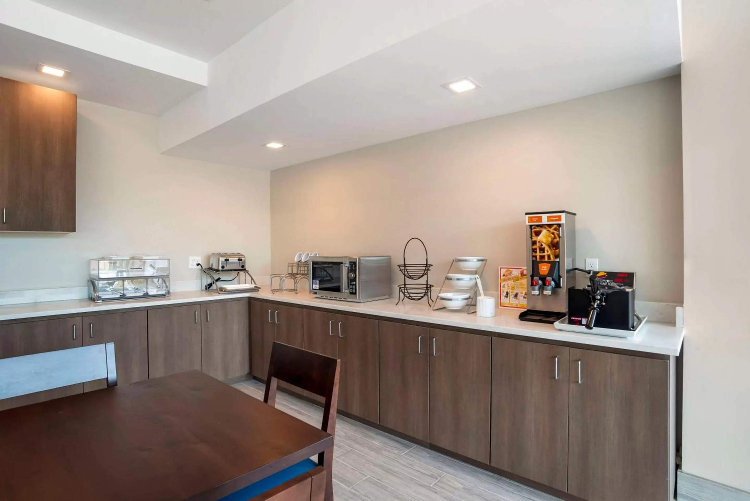 Breakfast in Comfort Inn & Suites Destin near Henderson Beach