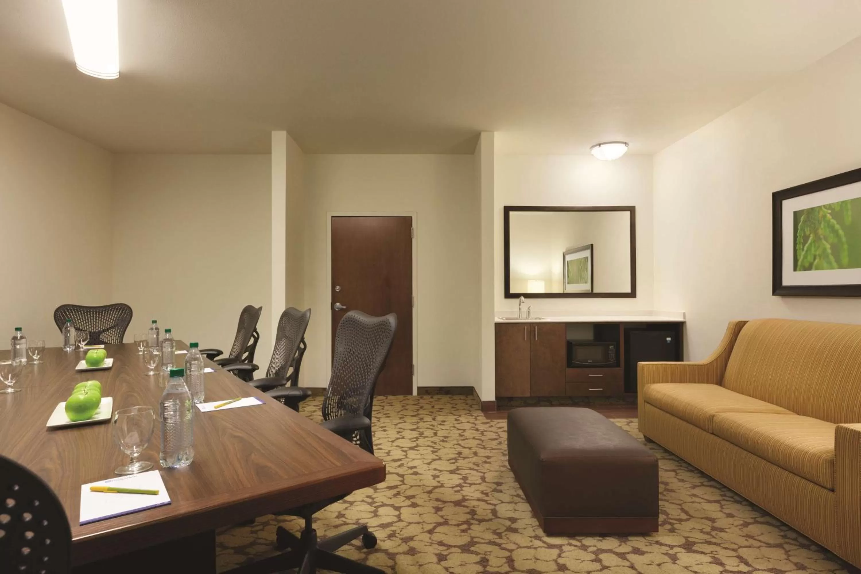Meeting/conference room in Hilton Garden Inn Rochester Downtown, NY