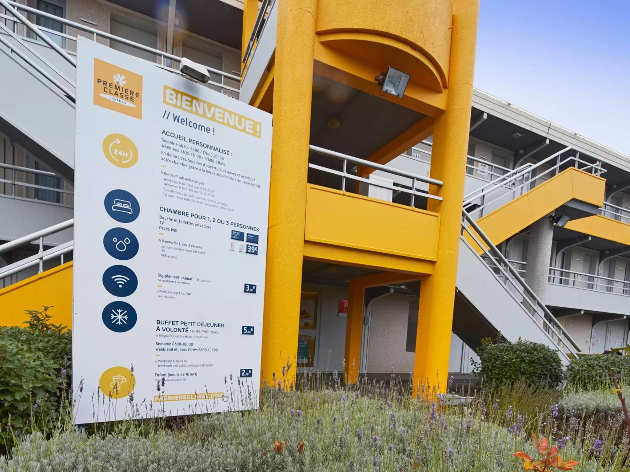 Facade/entrance in Premiere Classe Blois Nord