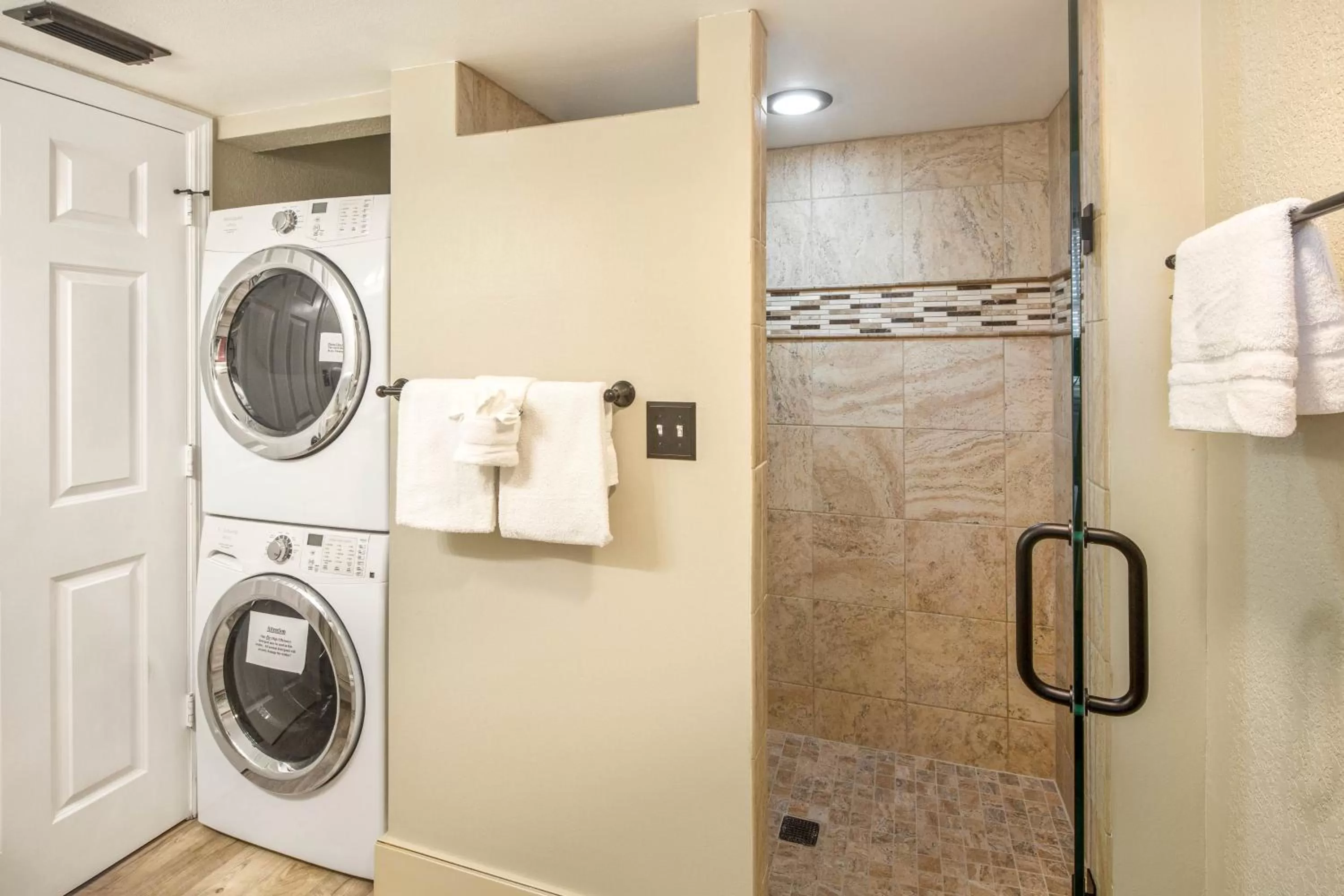 Bathroom in Sunrise Suites Tahiti Suite #104