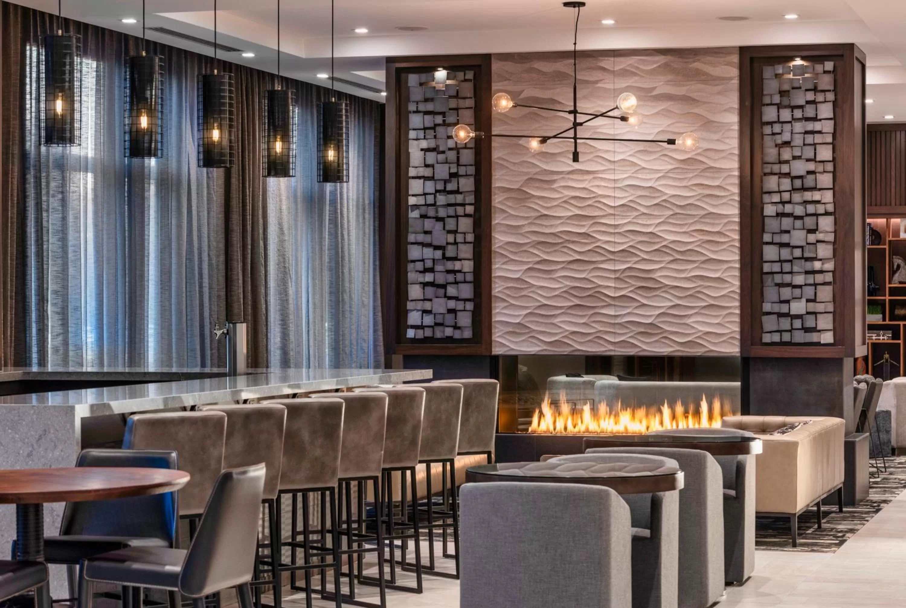 Lounge or bar in Holiday Inn Express - Boston Logan Airport - Revere by IHG