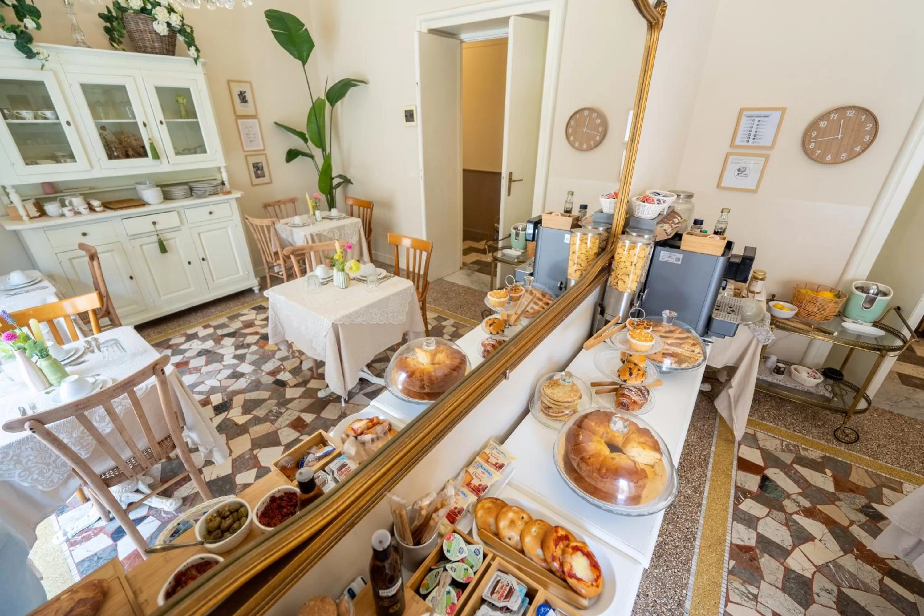 Food in Joy's Bnb Ortigia