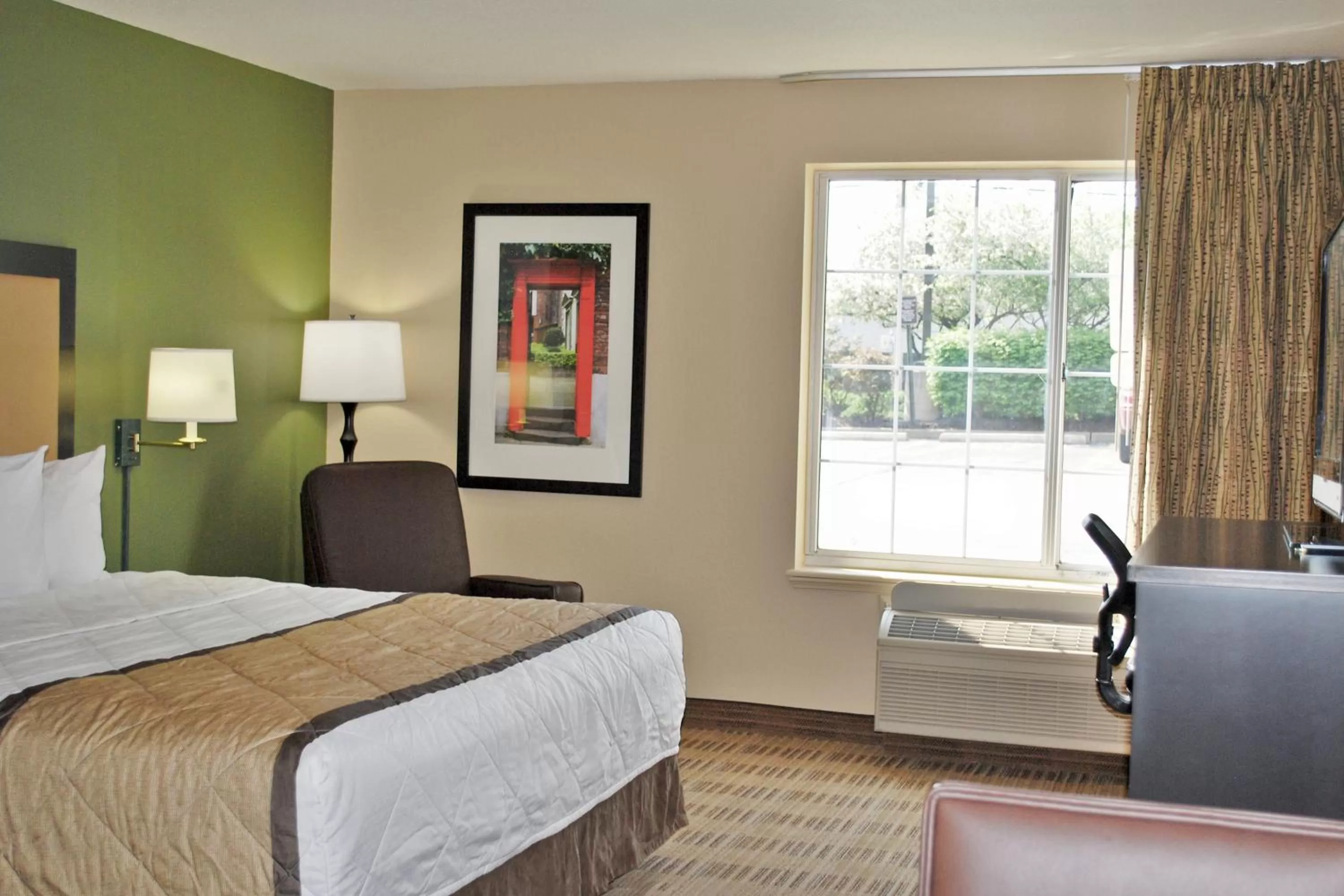 Bed in Hawthorn Extended Stay by Wyndham DFW Airport North