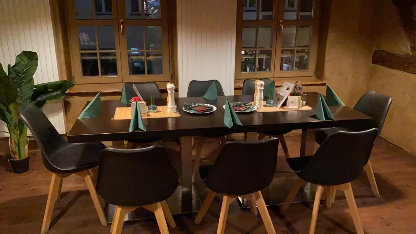 Restaurant/places to eat in Hotel am Rathaus Adii