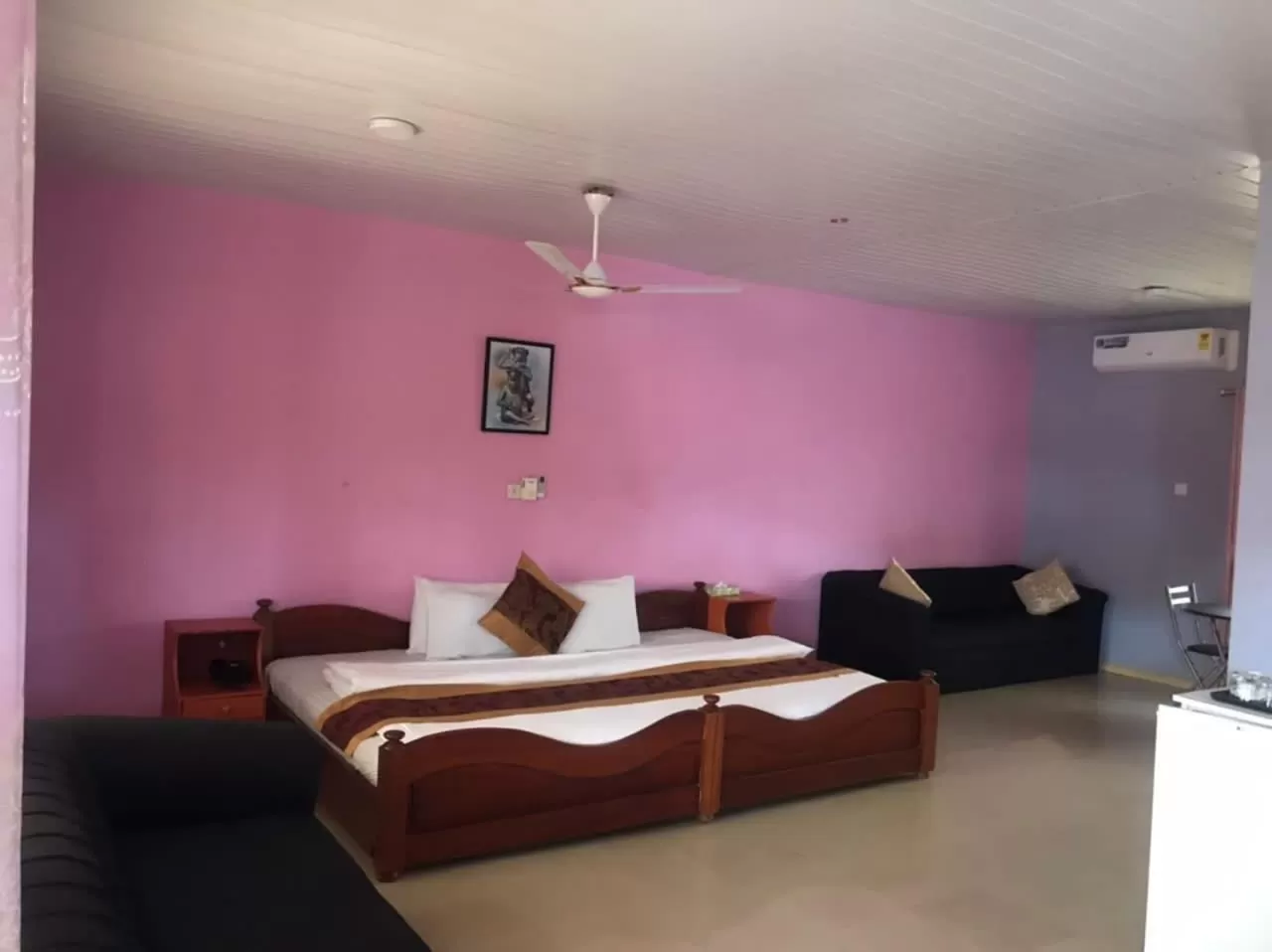 Photo of the whole room, Bed in Hans Cottage Botel