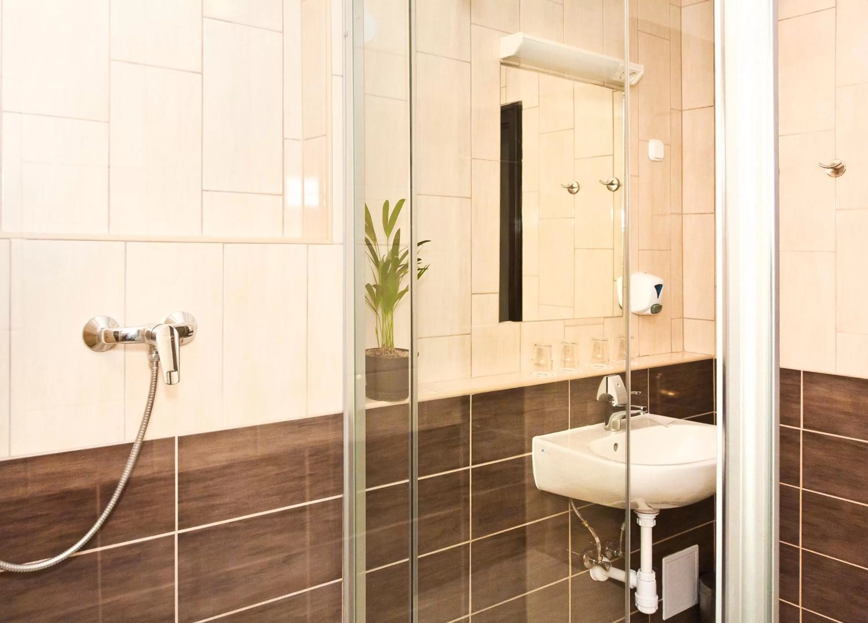 Twin Room with Air-Conditioning in Hotel Klastrom