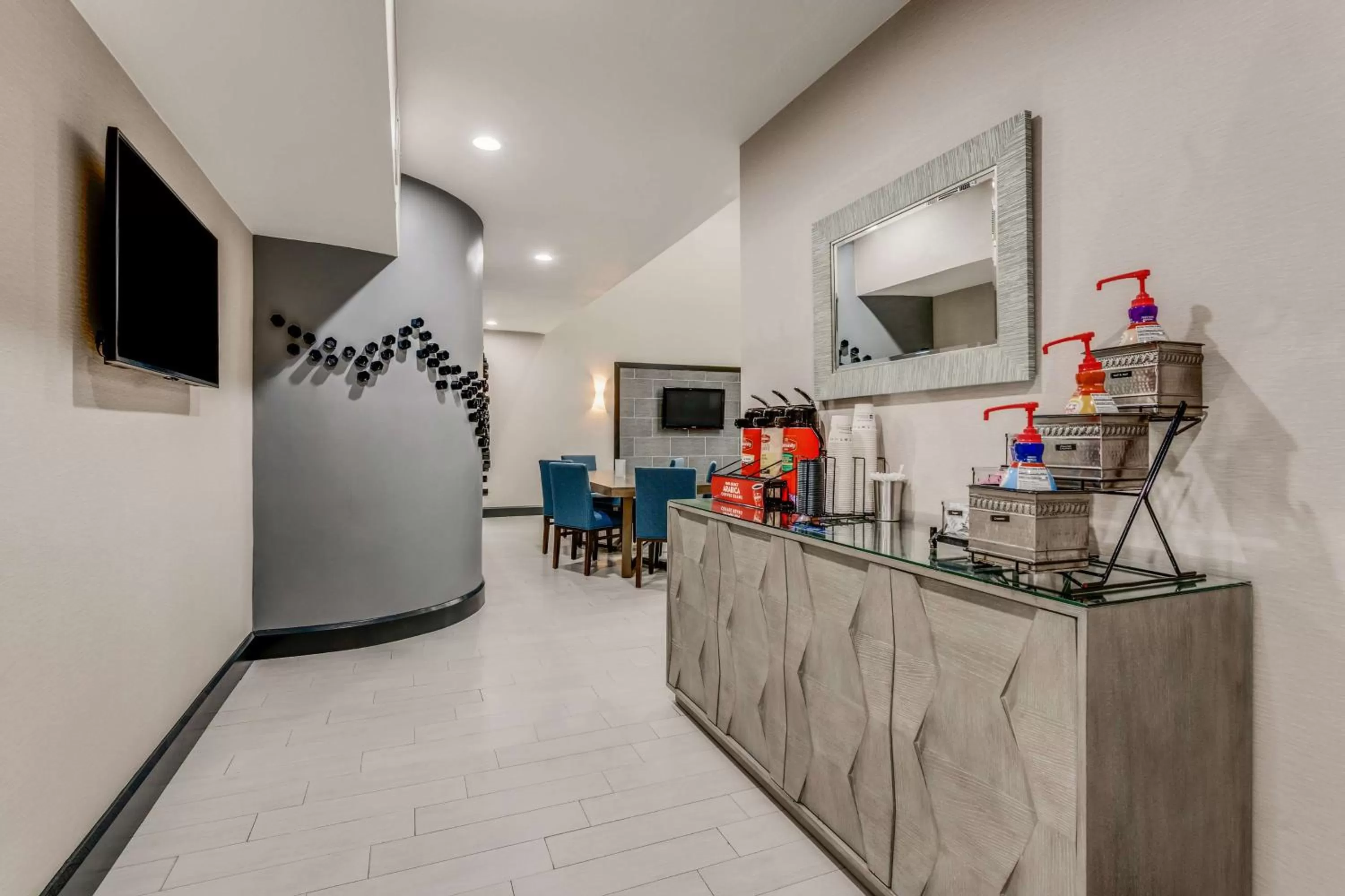 Property building in Best Western Huntsville Inn & Suites