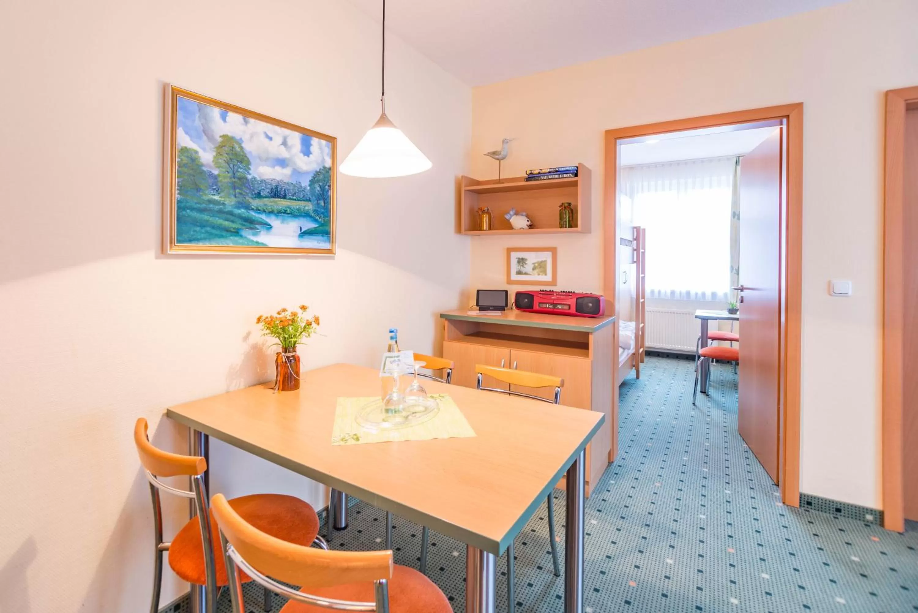 Photo of the whole room, Dining Area in Am Weststrand Apartmenthaus Waldeck