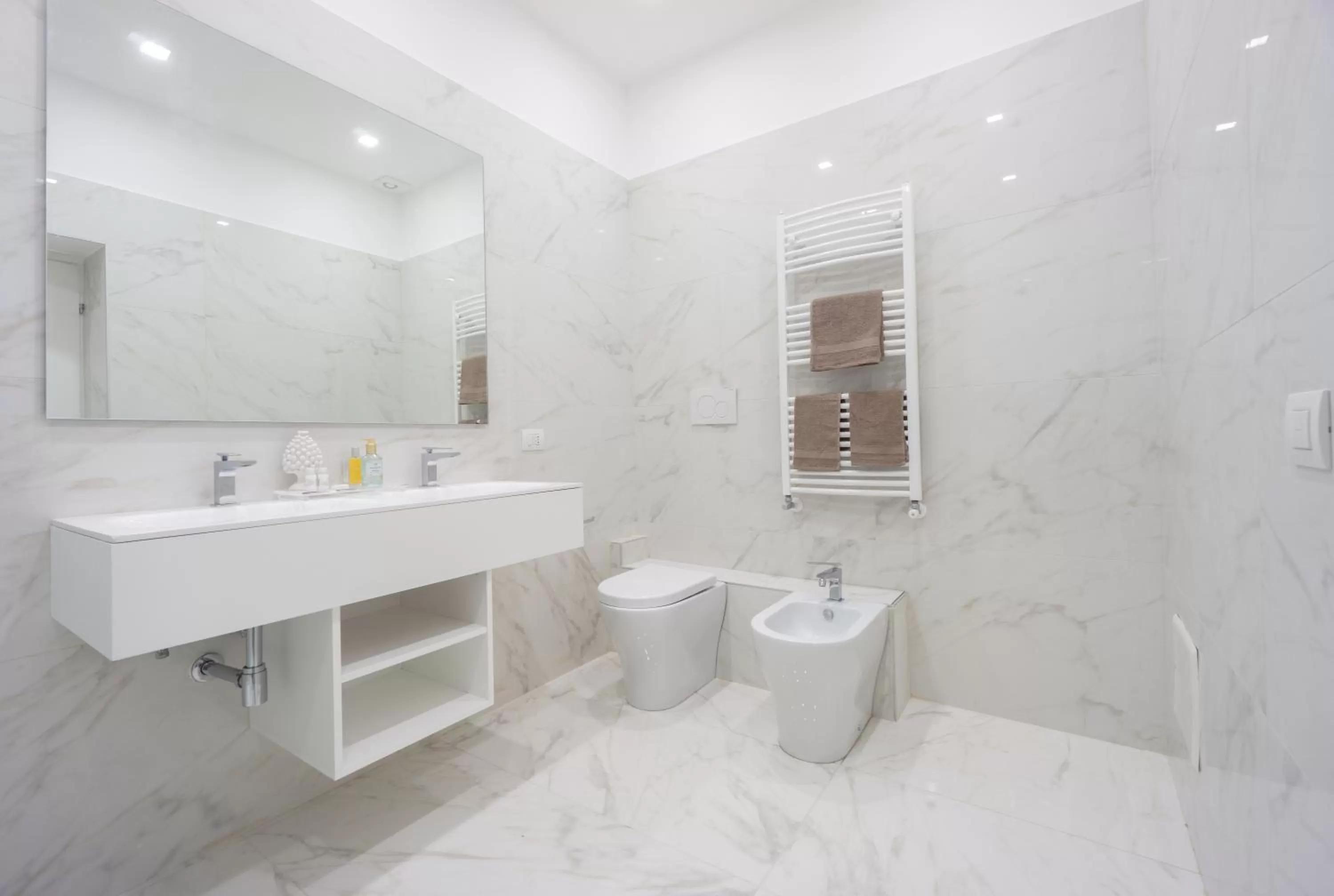 Bathroom in Suite Rodinò 24