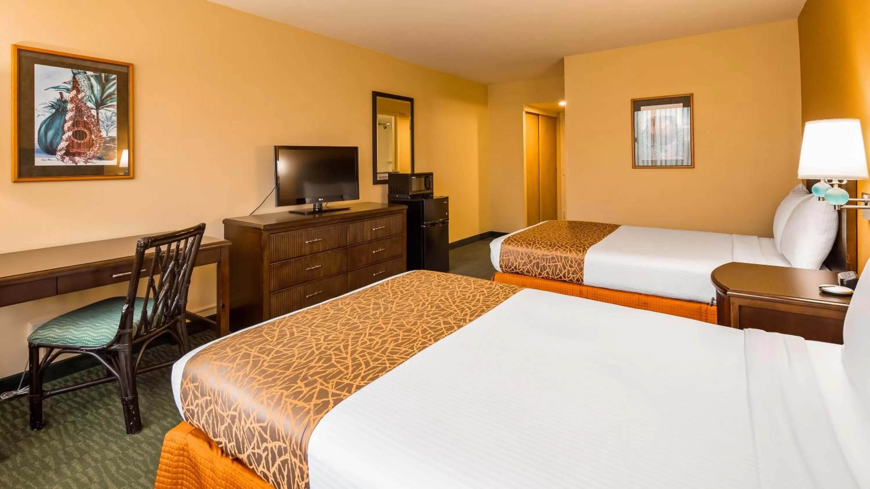 Bed in Airport Honolulu Hotel, Trademark Collection by Wyndham