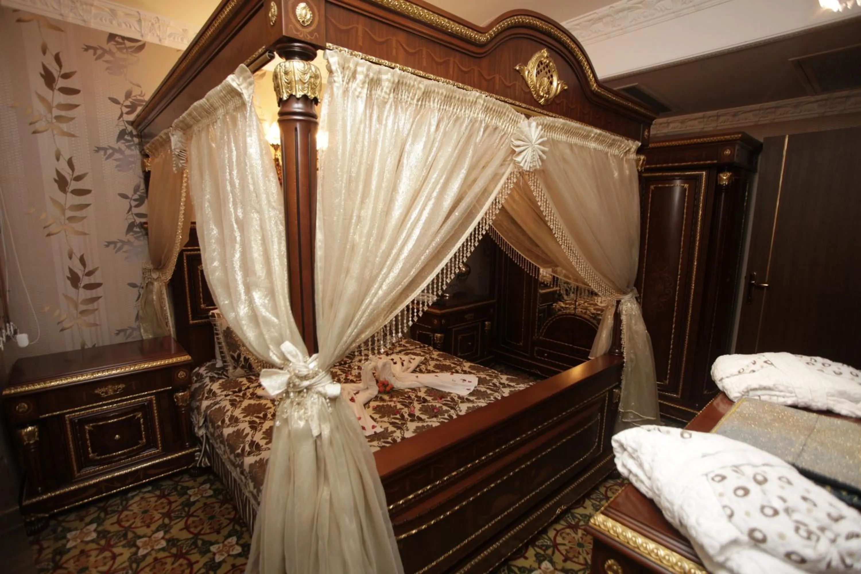 Day, Bed in Marmaray Hotel