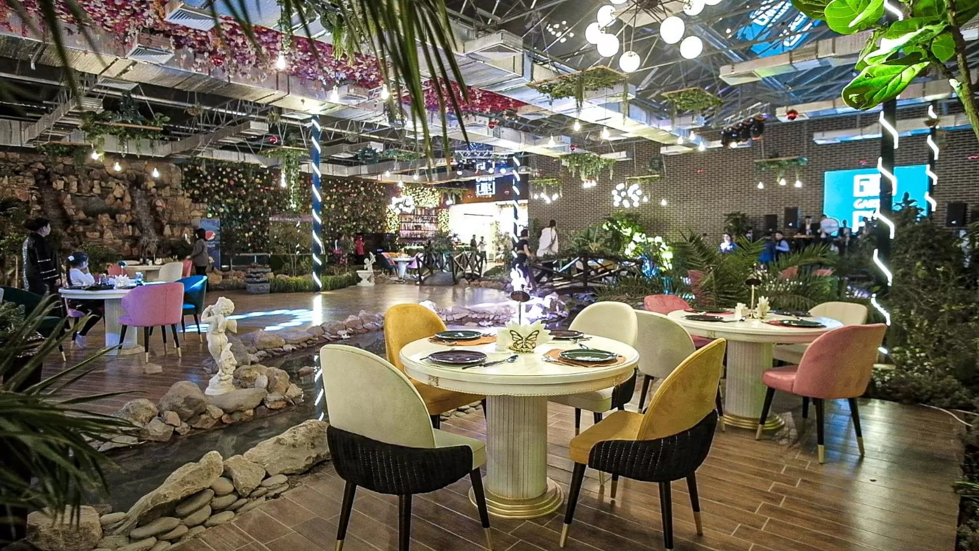 Restaurant/Places to Eat in Sahid Zarafshon