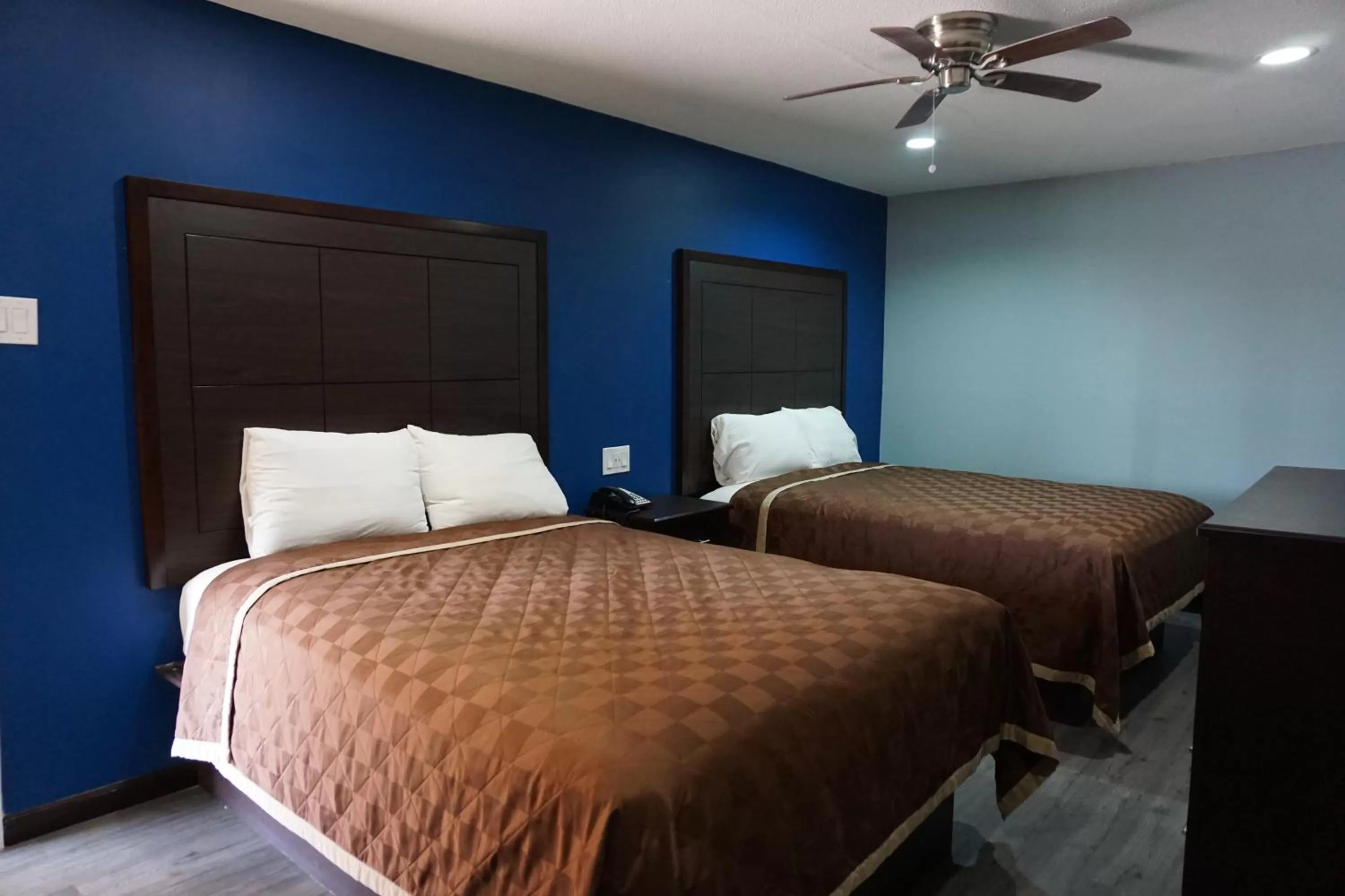 Photo of the whole room, Bed in Star Light Inn