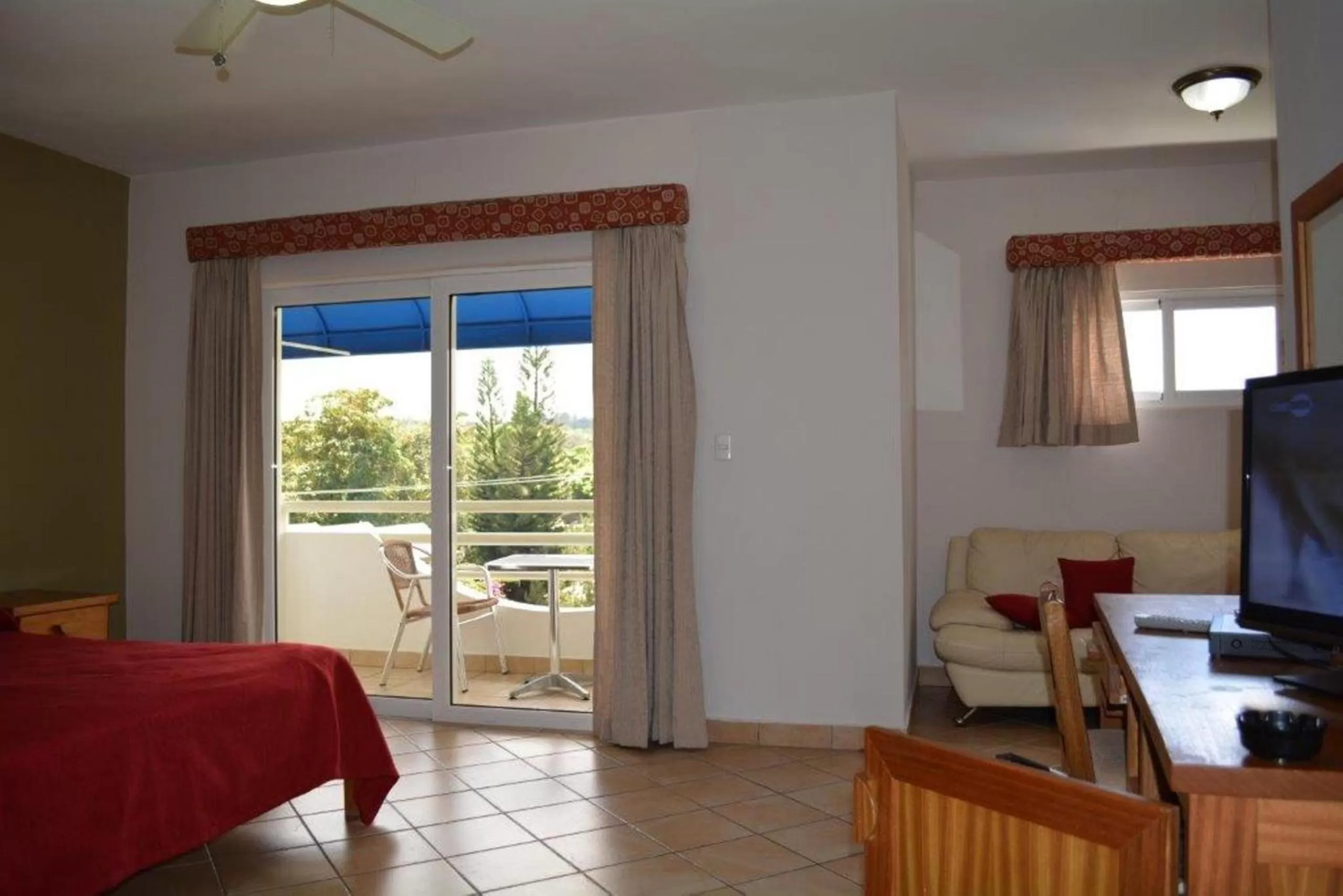 Day, Bed in New Garden Hotel