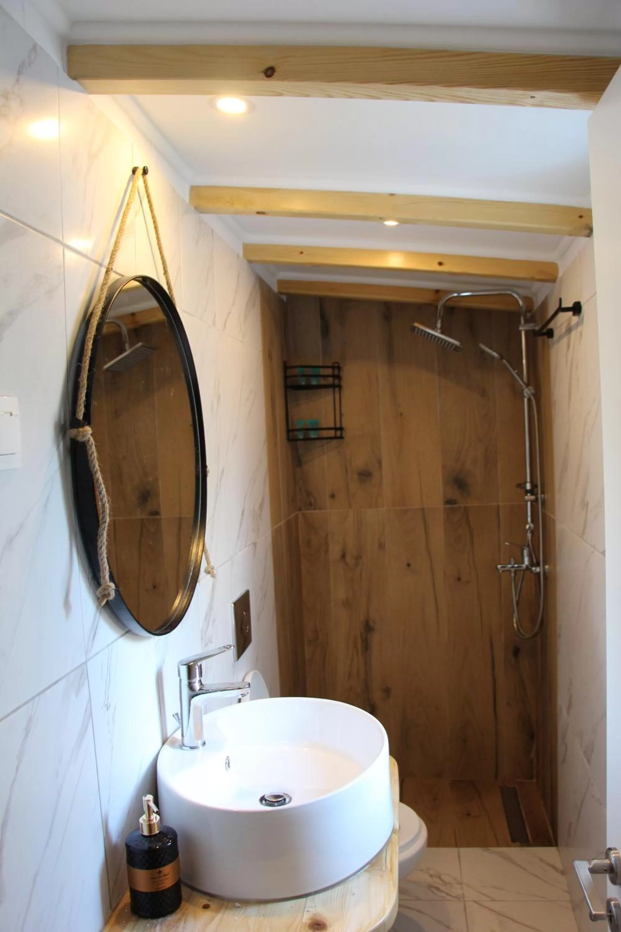 Lamprini's Deluxe Studios