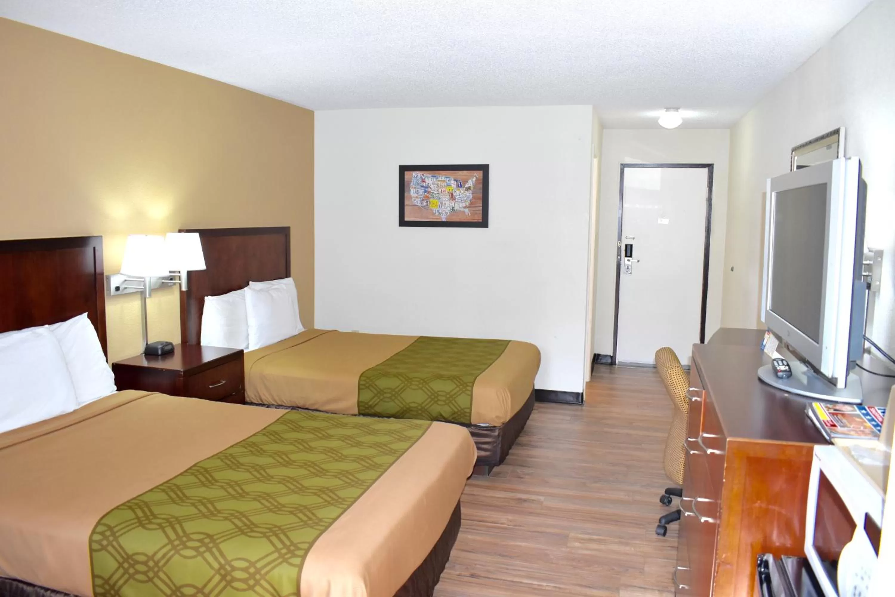 Bedroom, Bed in Bridge Views Inn Stroudsburg