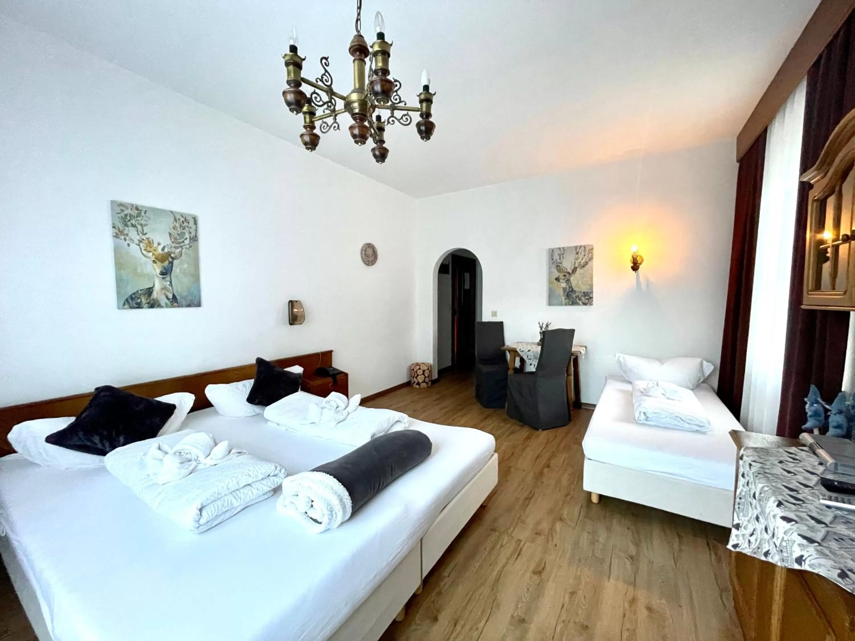 Bed in Hotel Marienhof- Erstes Motorradhotel in Fliess!