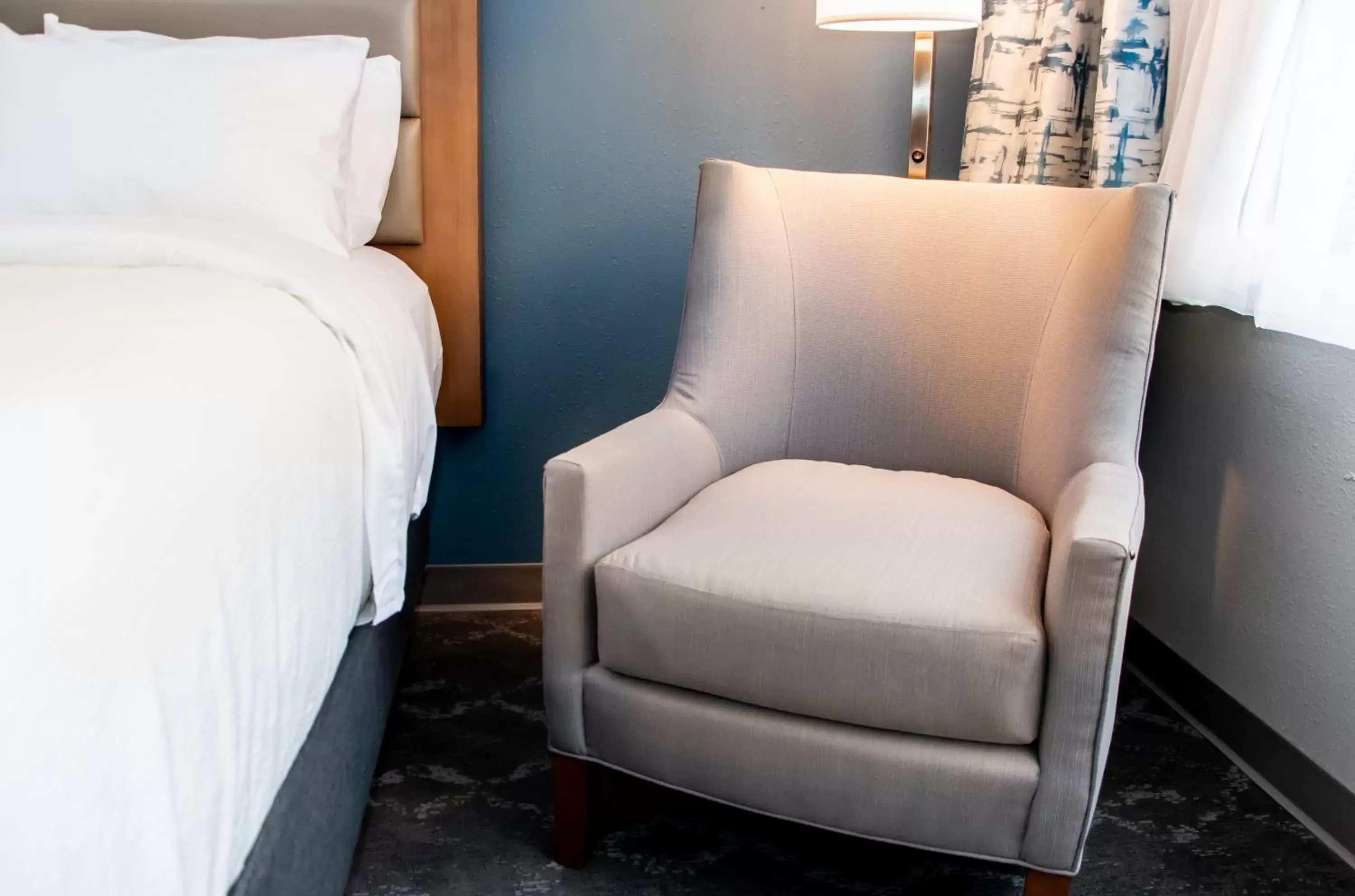 Queen Room - Non-Smoking in Radisson Hotel and Conference Center Fond du Lac Queen Room - Non-Smoking in Radisson Hotel and Conference Center Fond du Lac