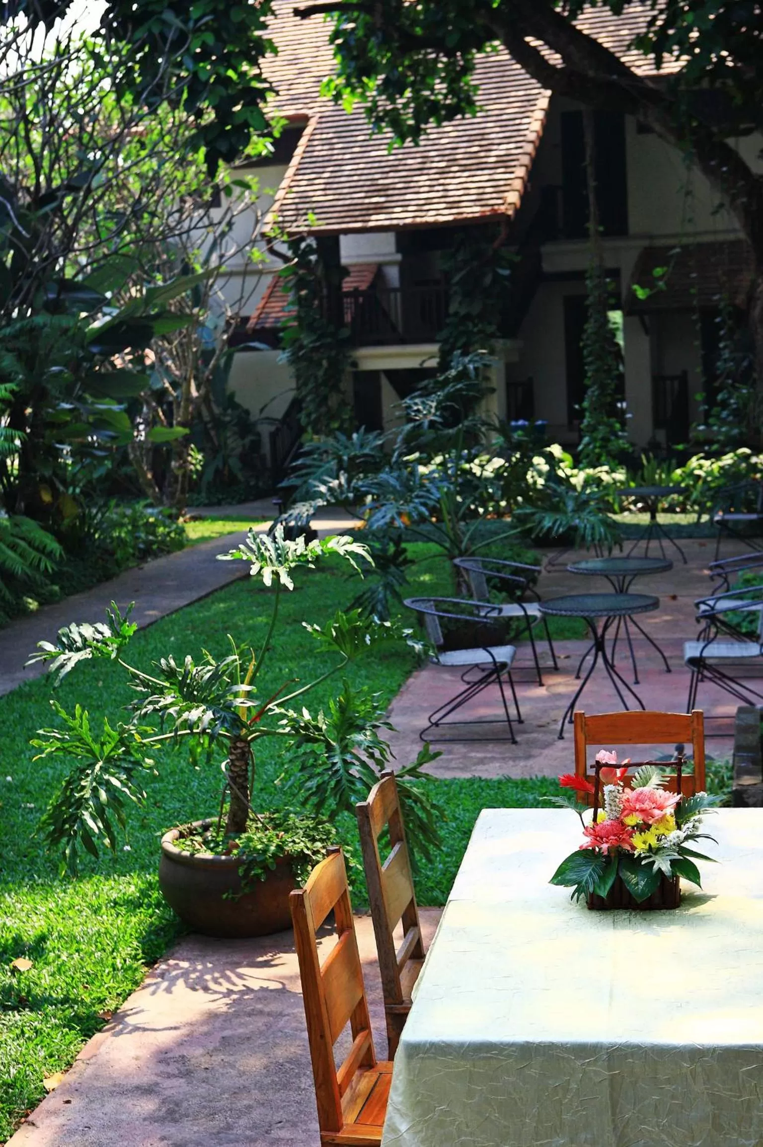 Restaurant/places to eat in Lanna Dusita Riverside Boutique Resort