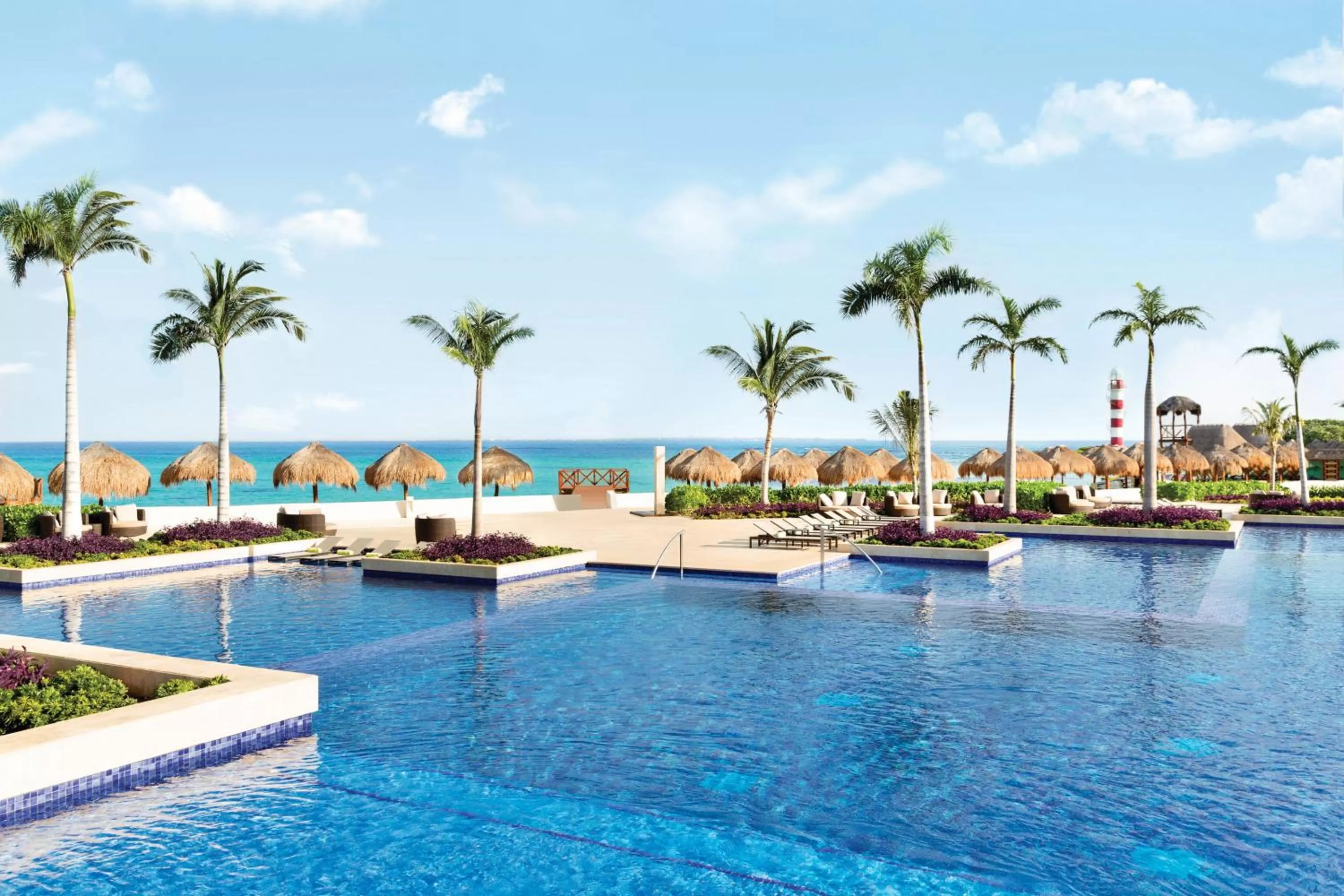 Swimming pool in Hyatt Ziva Cancun All-Inclusive