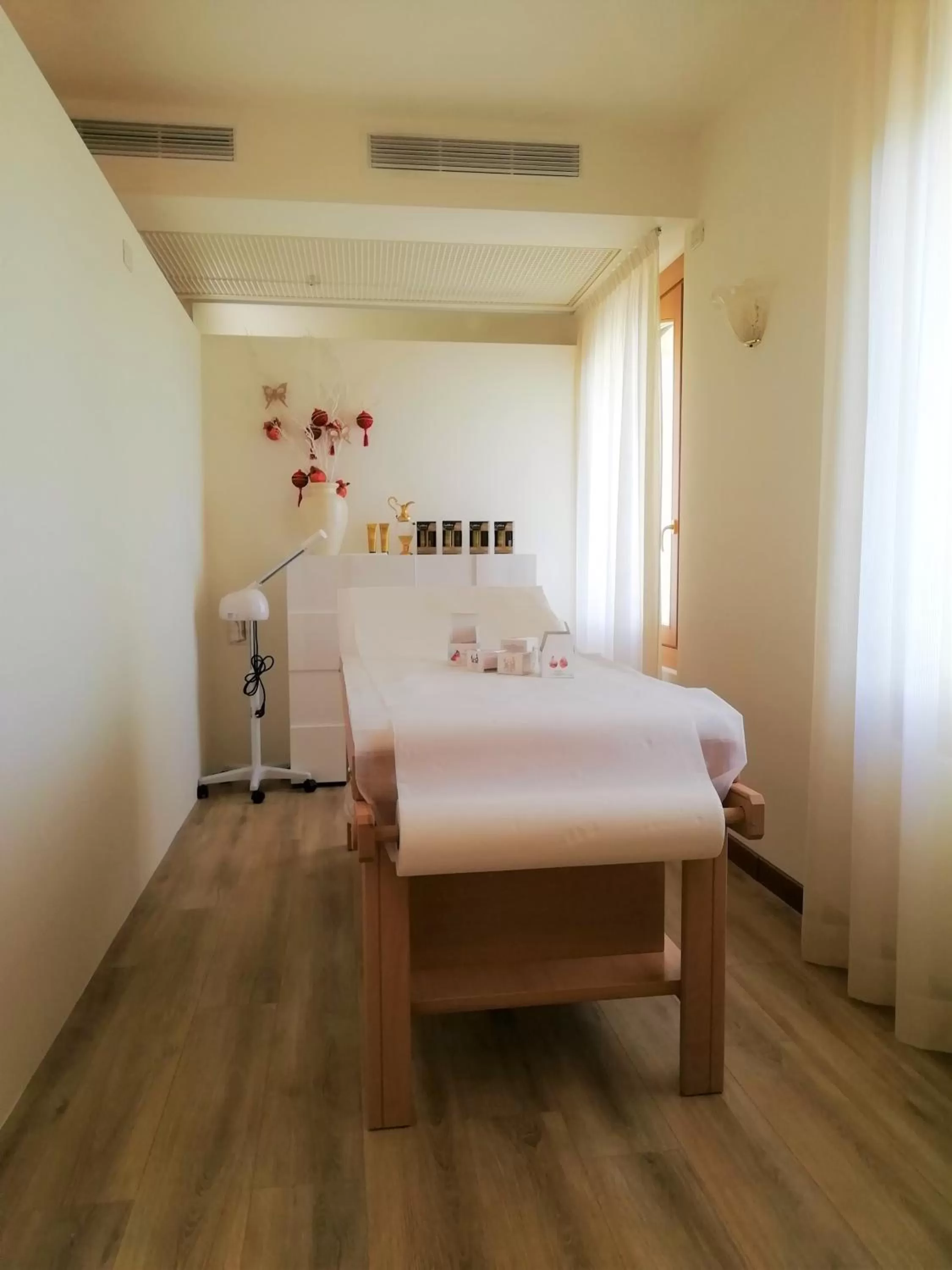Massage in Phi Hotel Astoria