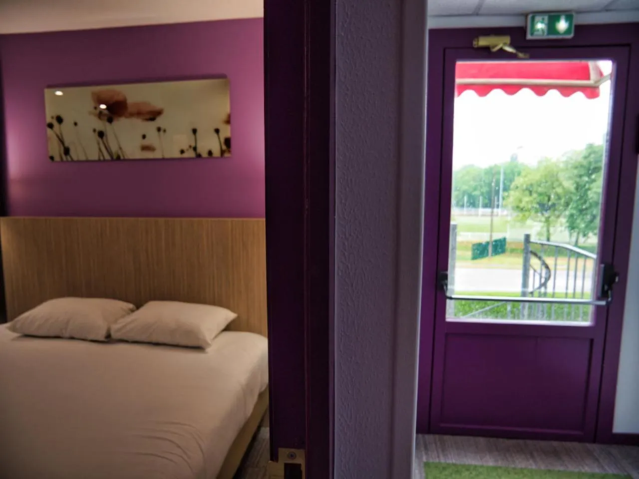 Bed in Contact Hotel Le Seino Marin - Cléon Elbeuf Rouen