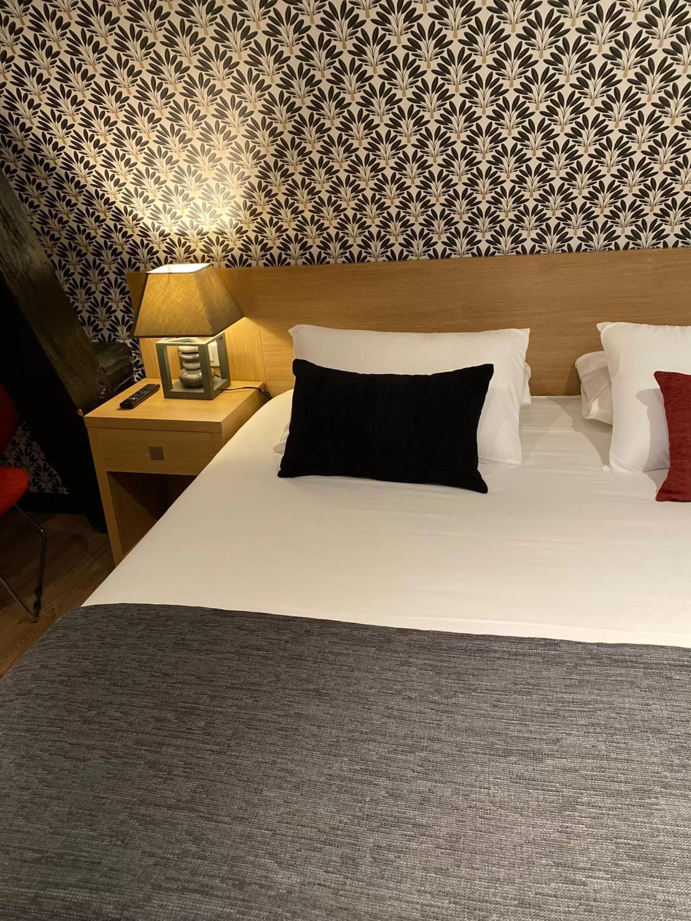 Bed in Kyriad Chalon-Sur-Saone Centre