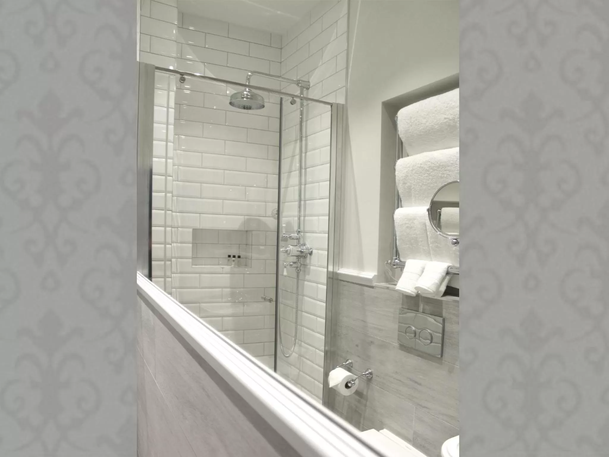 Bathroom in The One Tun Pub & Rooms