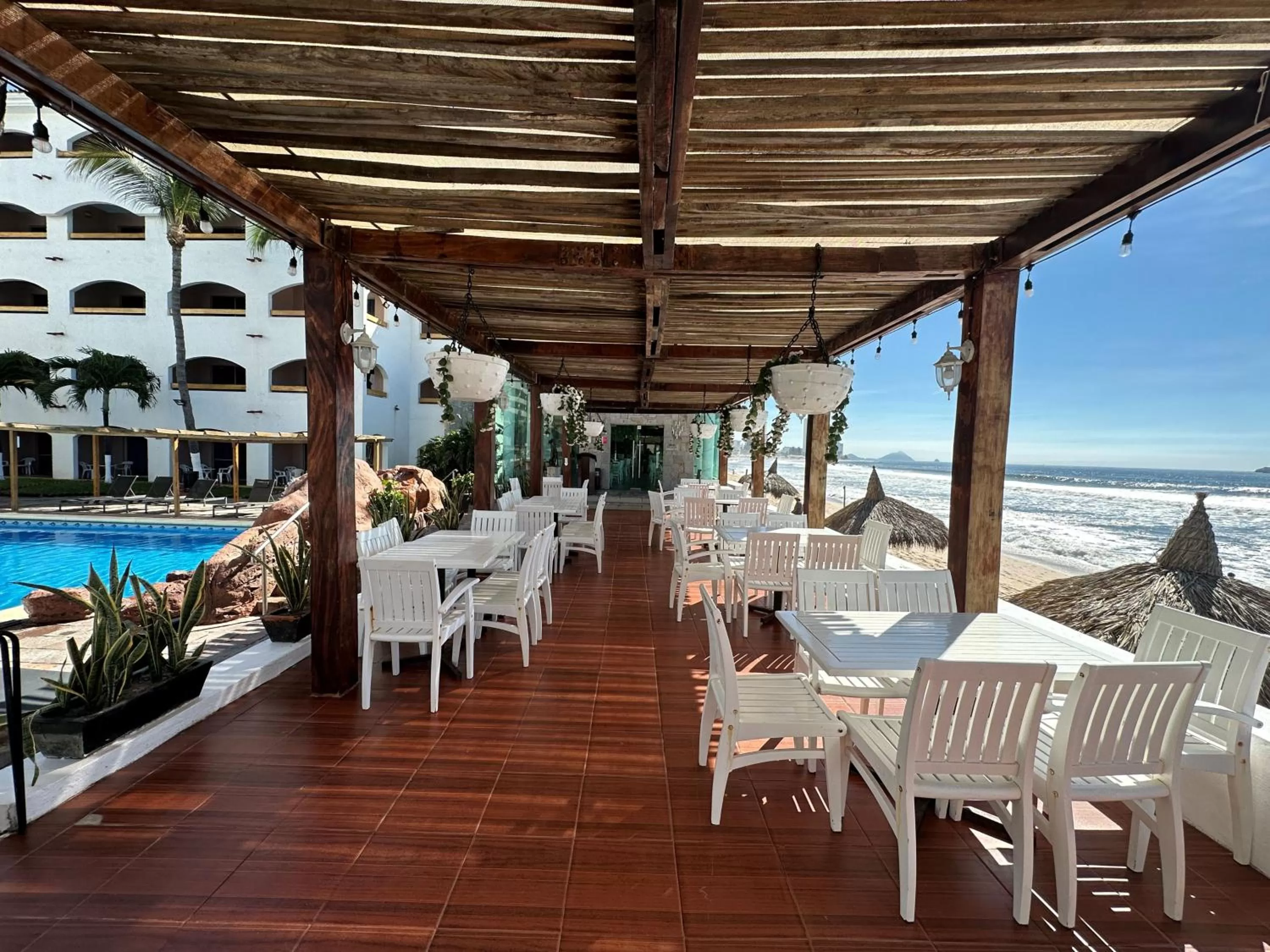 Property building in Hotel Quijote Inn