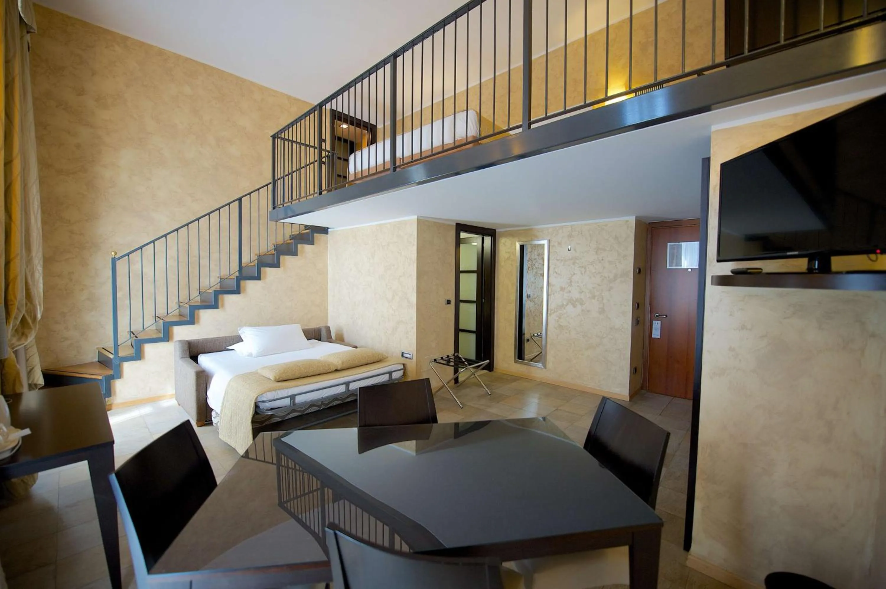 TV and multimedia, Bed in Best Western Crystal Palace Hotel