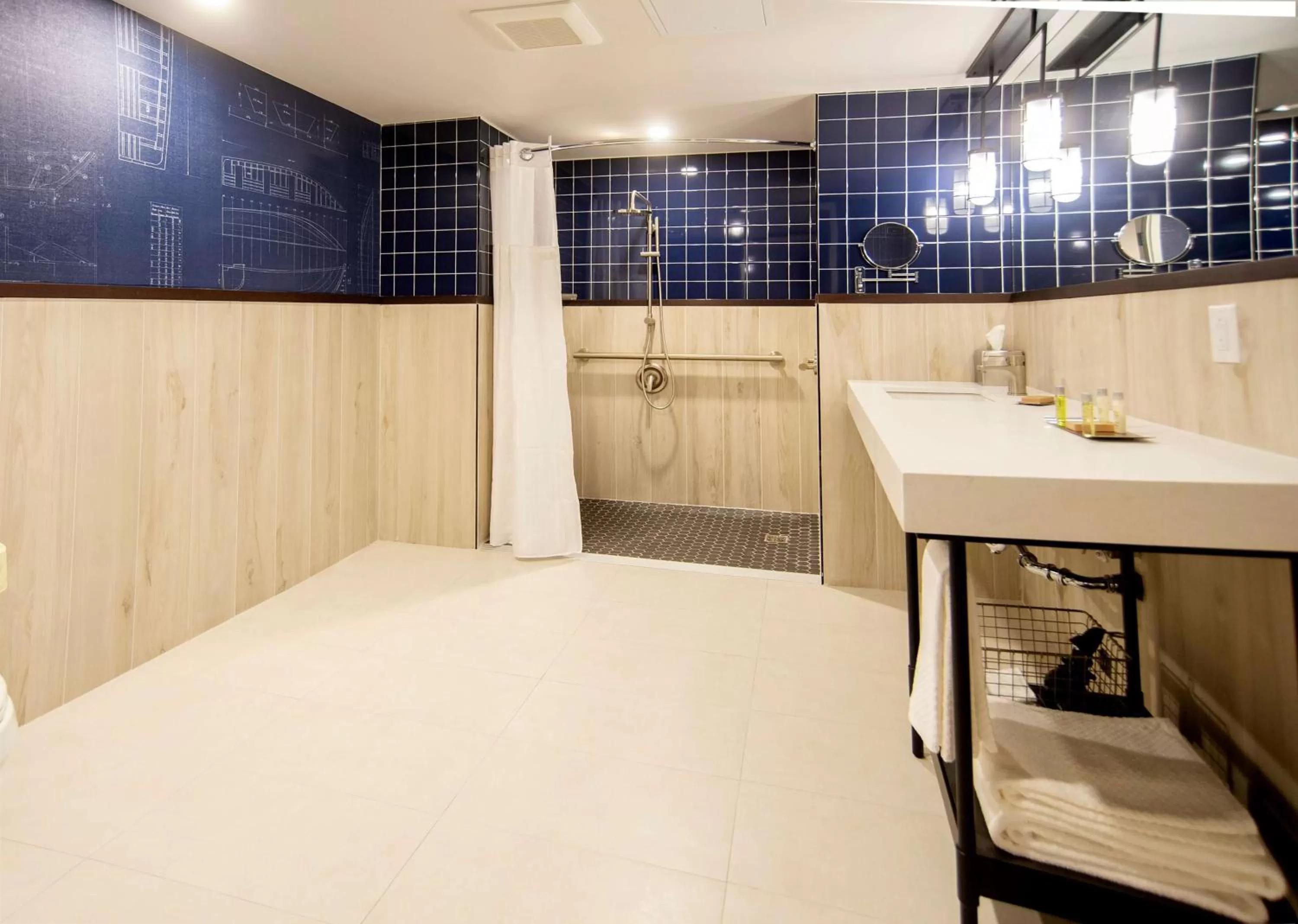 Bathroom, Bed in DoubleTree by Hilton St. John's Harbourview