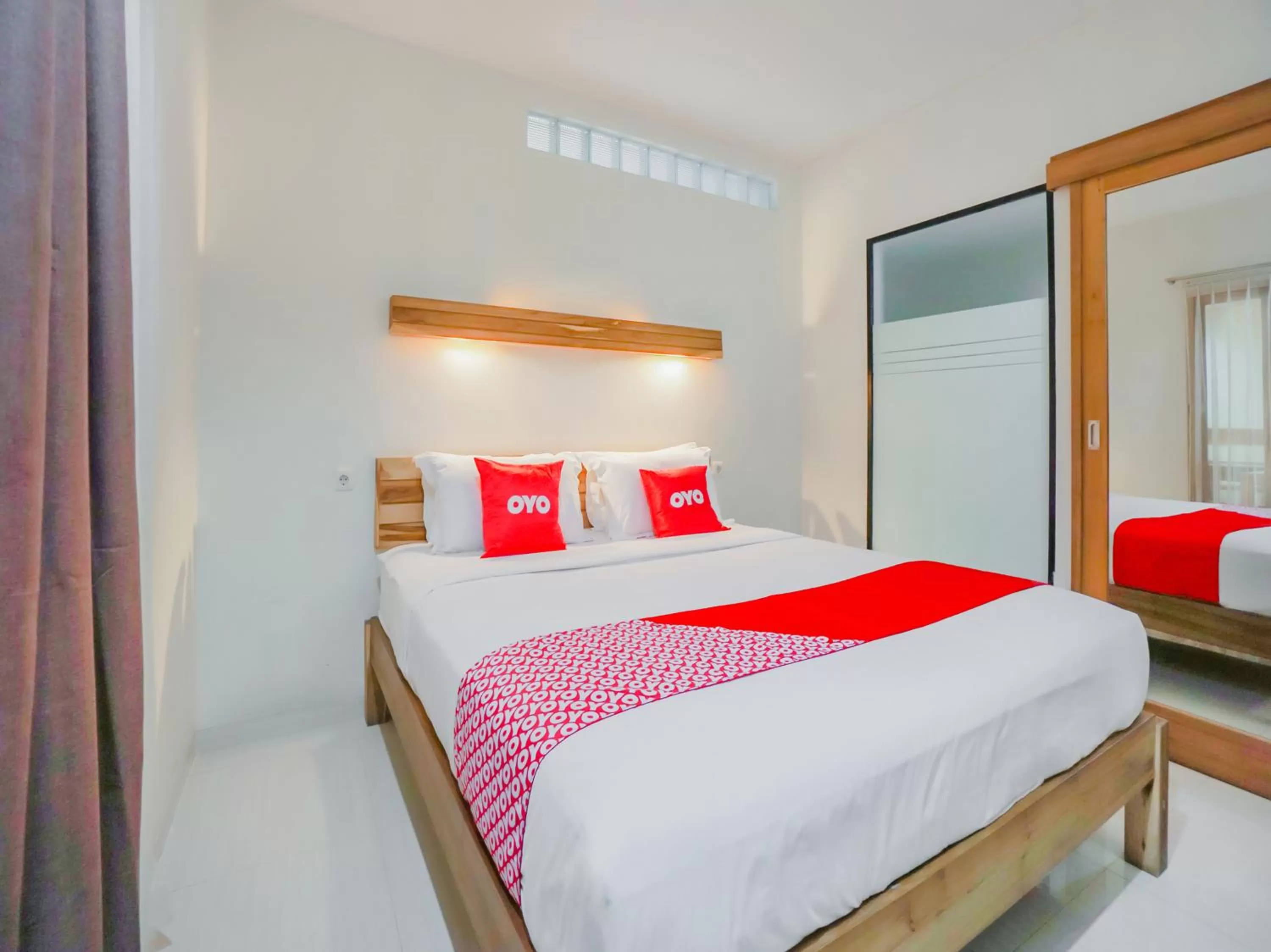 Bedroom in SUPER OYO 90319 Angler Guest House Malang