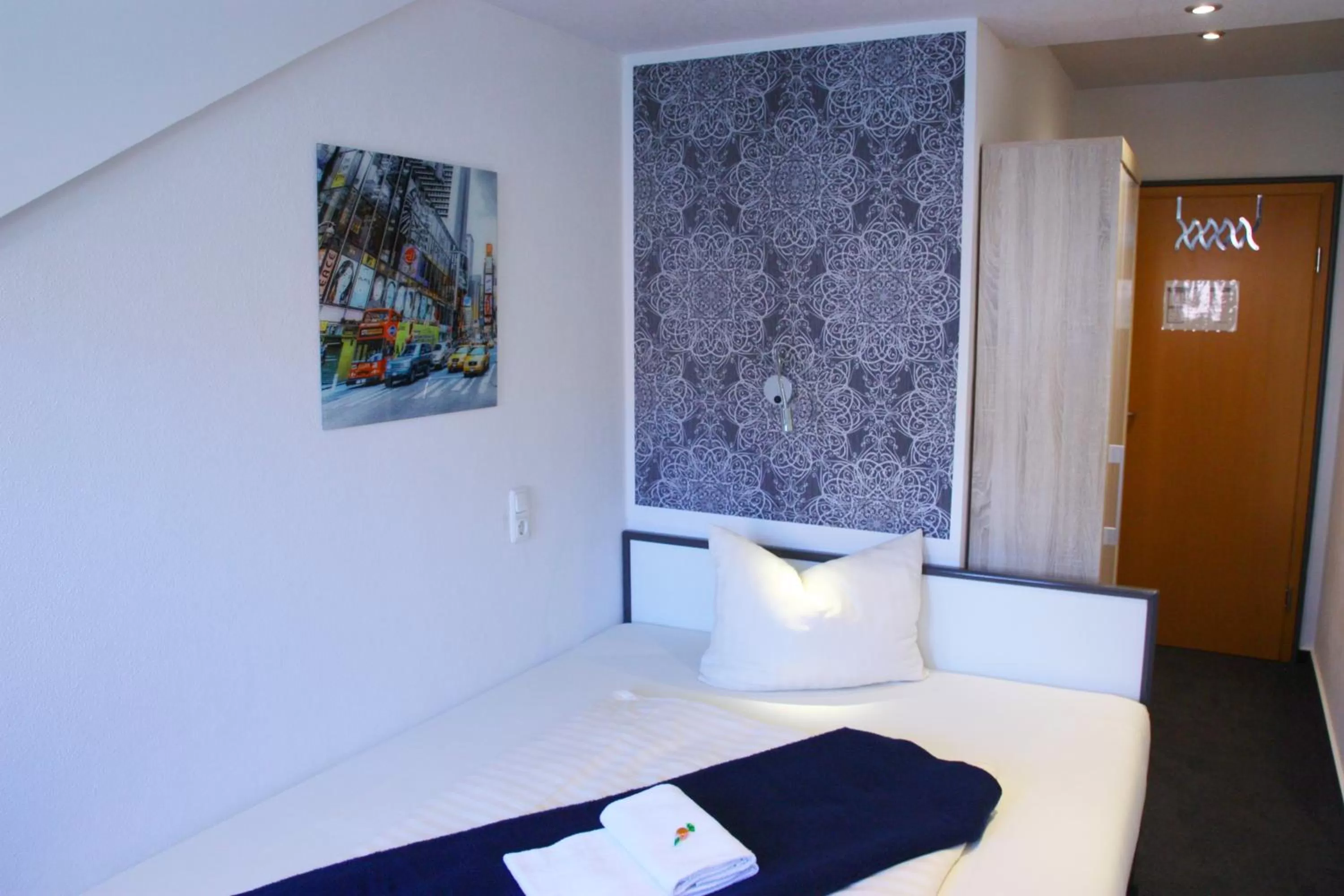 Photo of the whole room, Bed in Hotel am Schloss