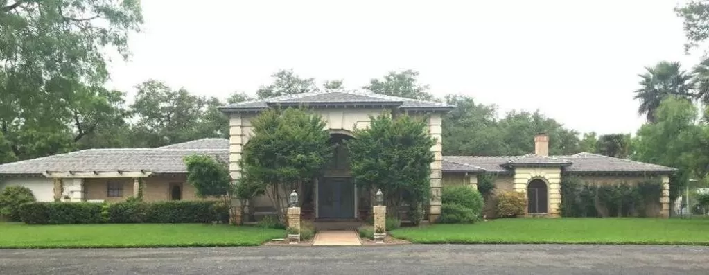 Facade/entrance in Live Oaks Bed and Breakfast