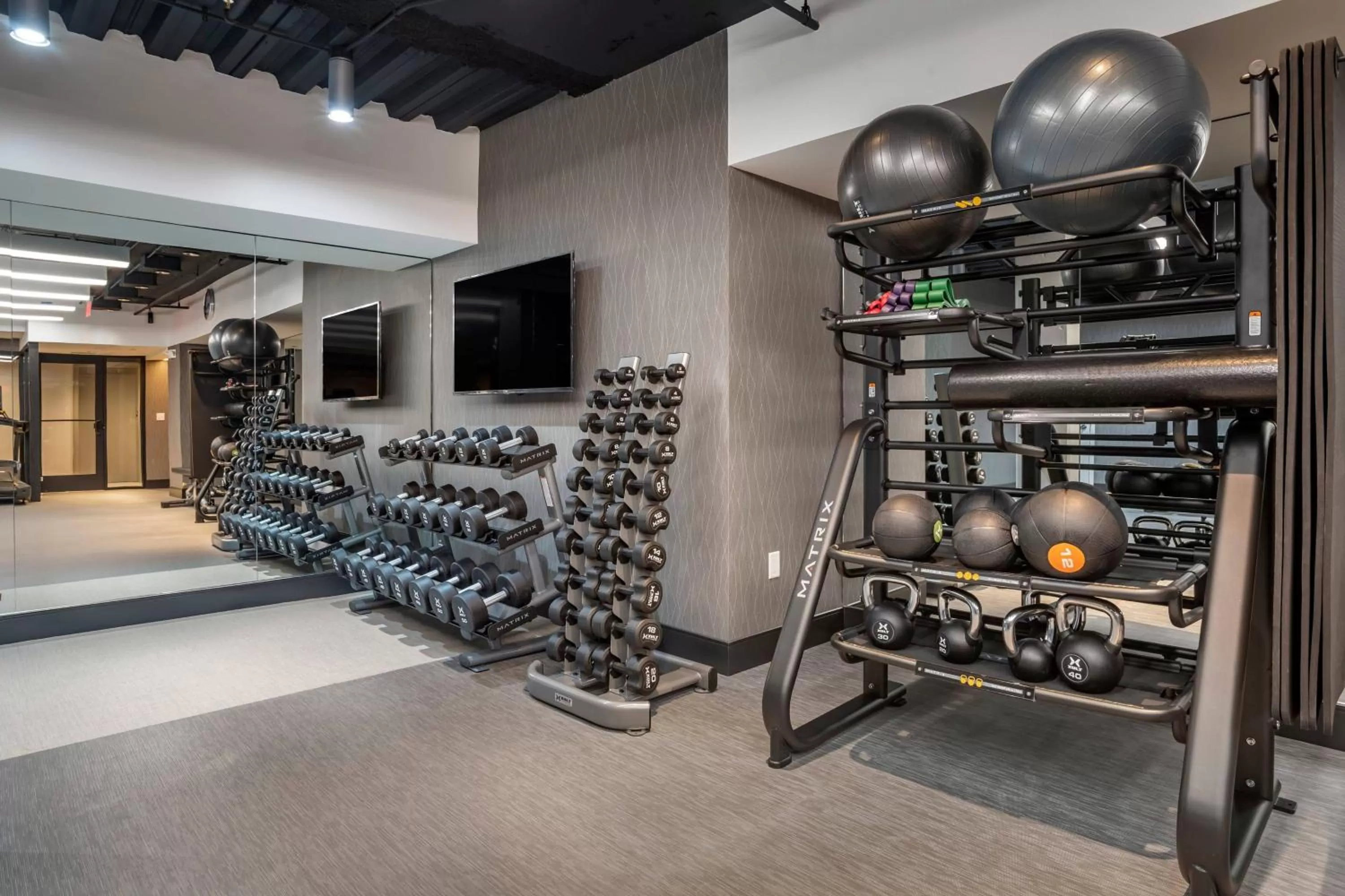 Fitness centre/facilities in Courtyard by Marriott Washington, DC Dupont Circle