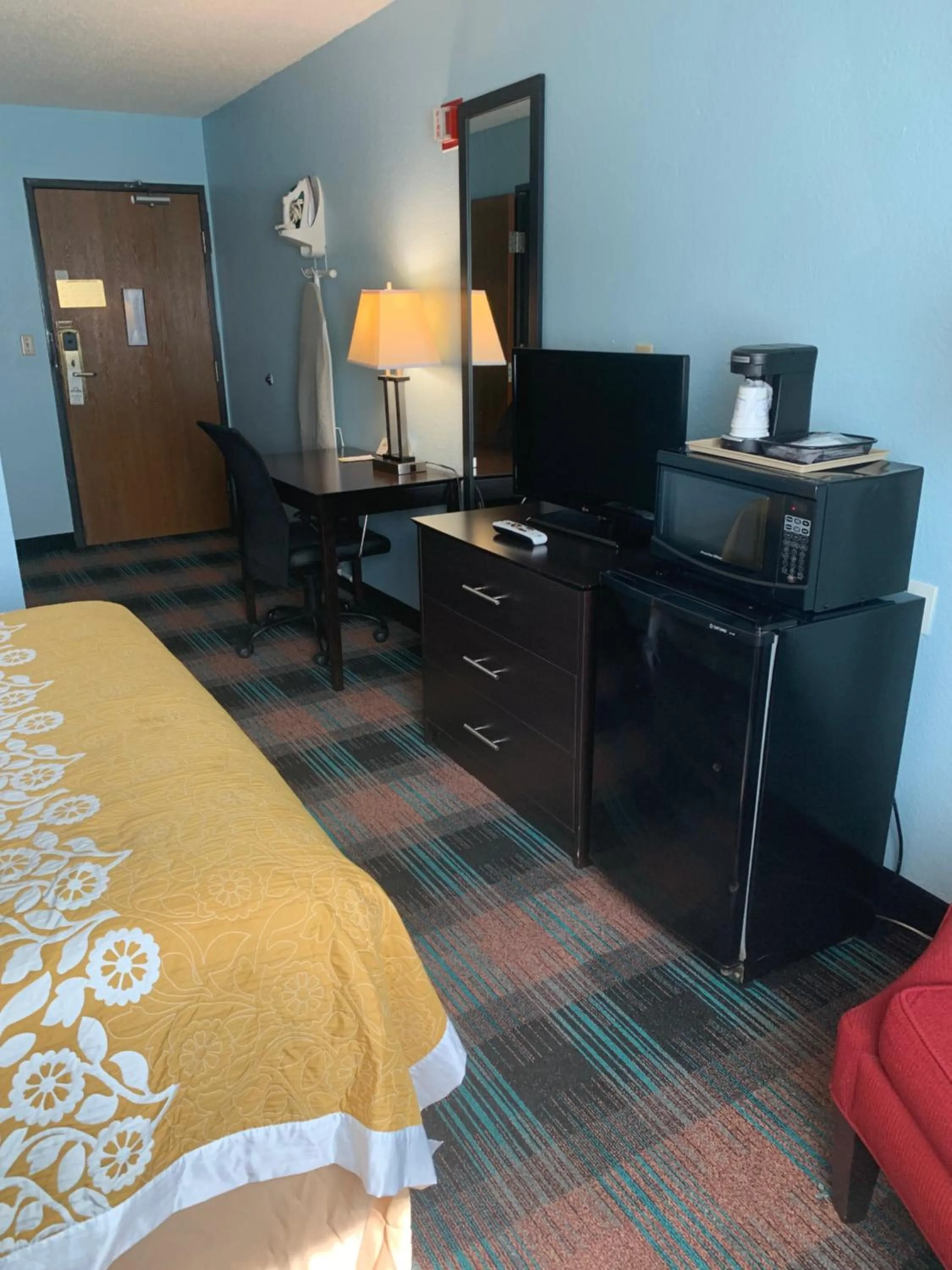 Photo of the whole room in Days Inn by Wyndham Greenwood SC