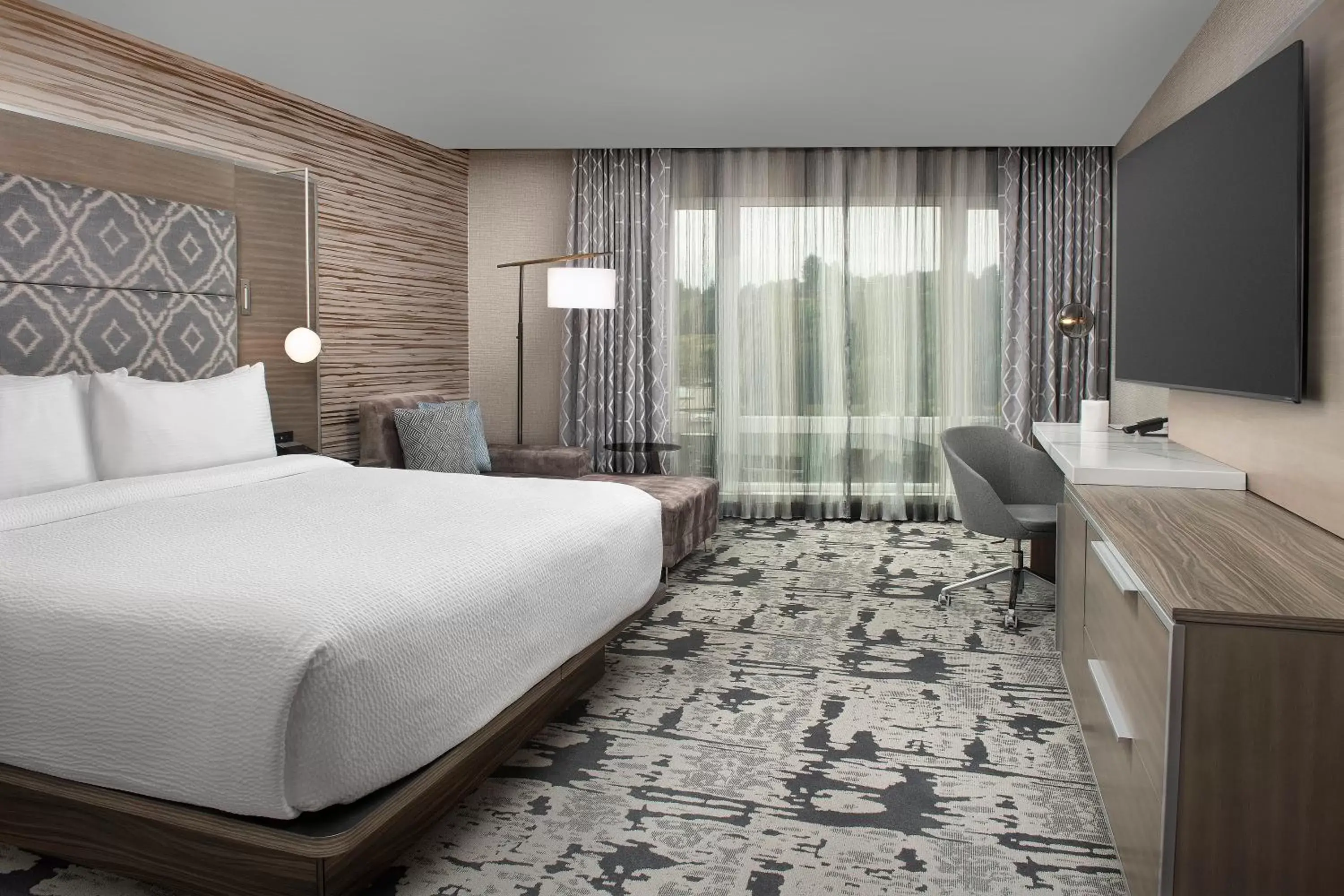 King Room in Silver Cloud Hotel Tacoma at Point Ruston Waterfront King Room in Silver Cloud Hotel Tacoma at Point Ruston Waterfront