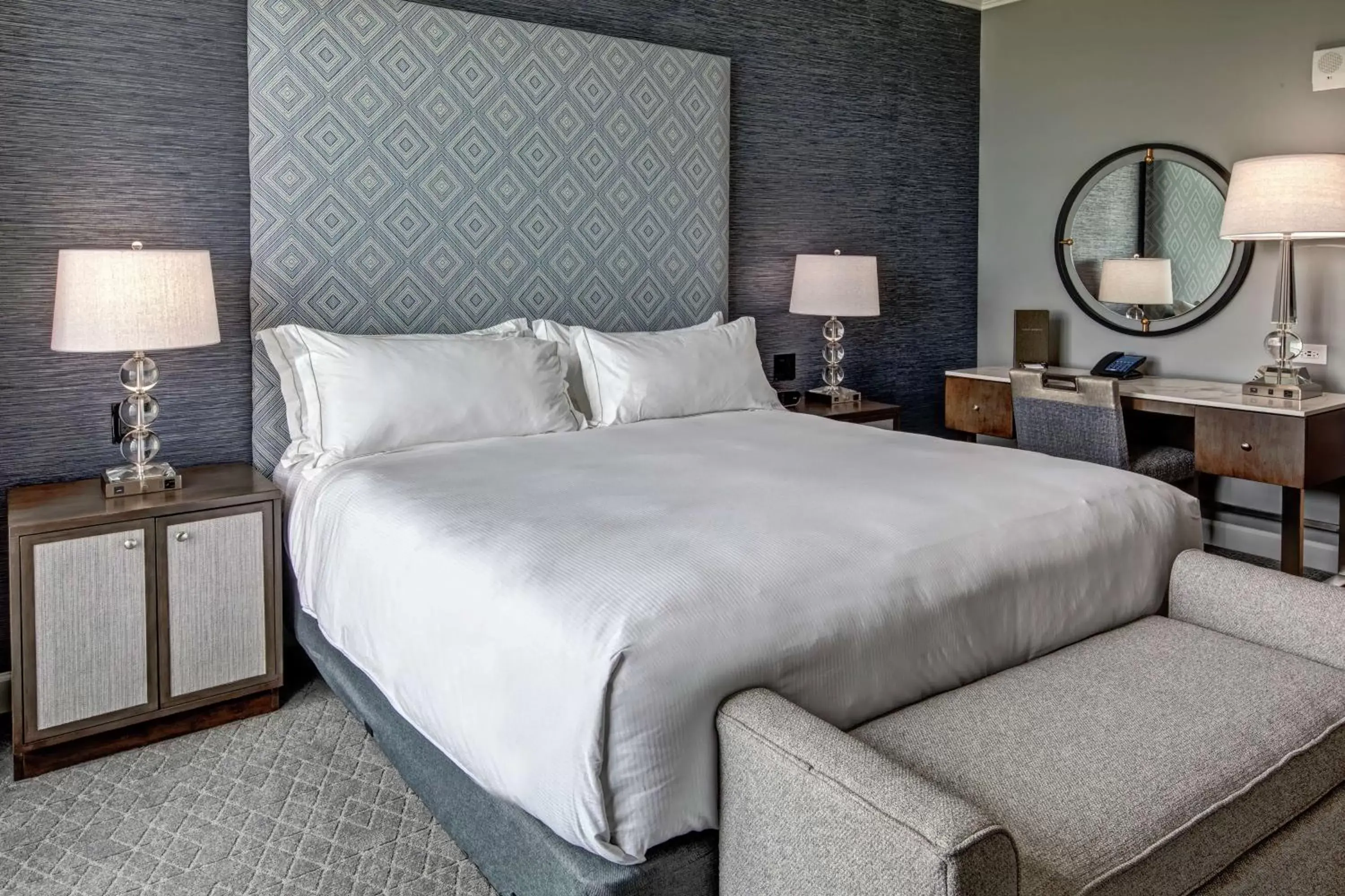 Corner King Room in Hilton Nashville Green Hills Corner King Room in Hilton Nashville Green Hills