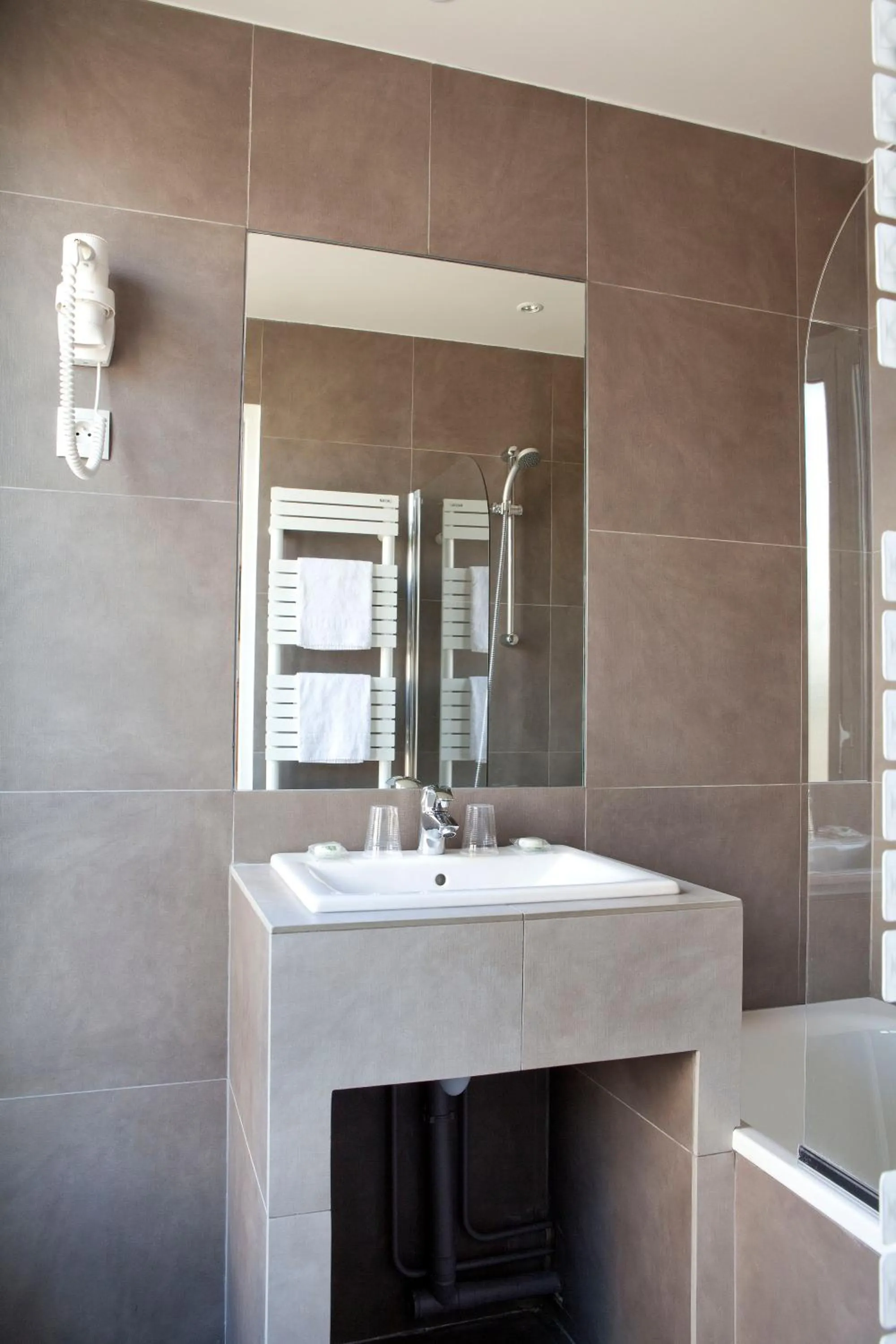 Bathroom in Hotel Des Arenes